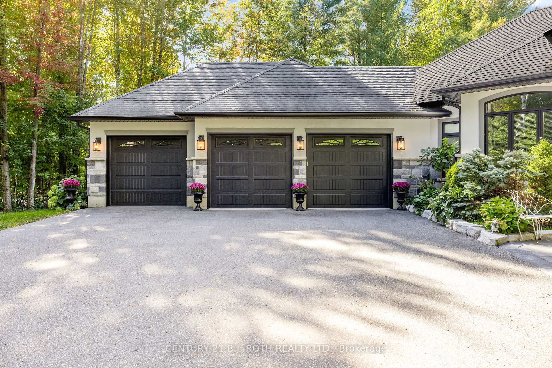 Photo 3 of 2 Sycamore Circle, Springwater, Rural Springwater — HOMEH