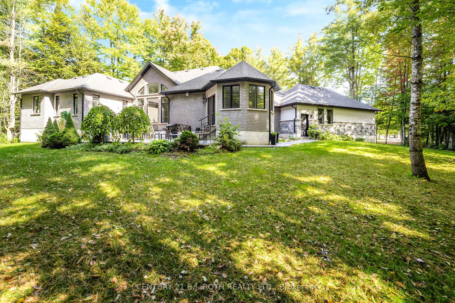 Photo 39 of 2 Sycamore Circle, Springwater, Rural Springwater — HOMEH