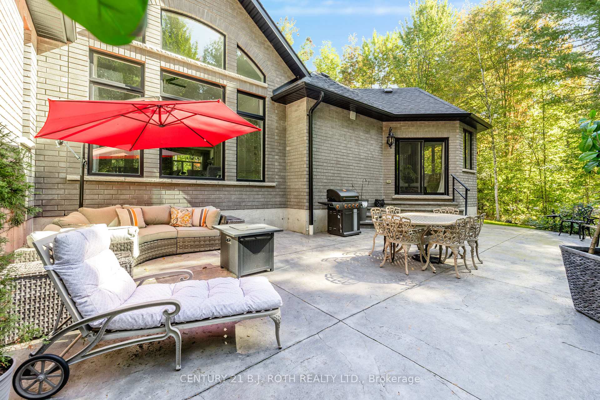 Photo 41 of 2 Sycamore Circle, Springwater, Rural Springwater — HOMEH