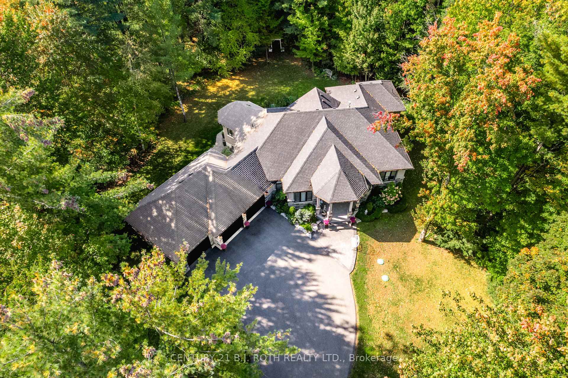 Photo 45 of 2 Sycamore Circle, Springwater, Rural Springwater — HOMEH