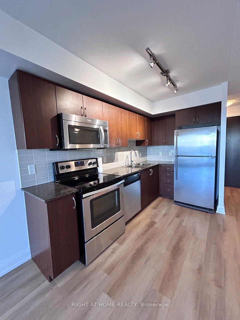Photo 3 of Unit 817, 370 Highway 7 Avenue E, Richmond Hill, Doncrest — HOMEH