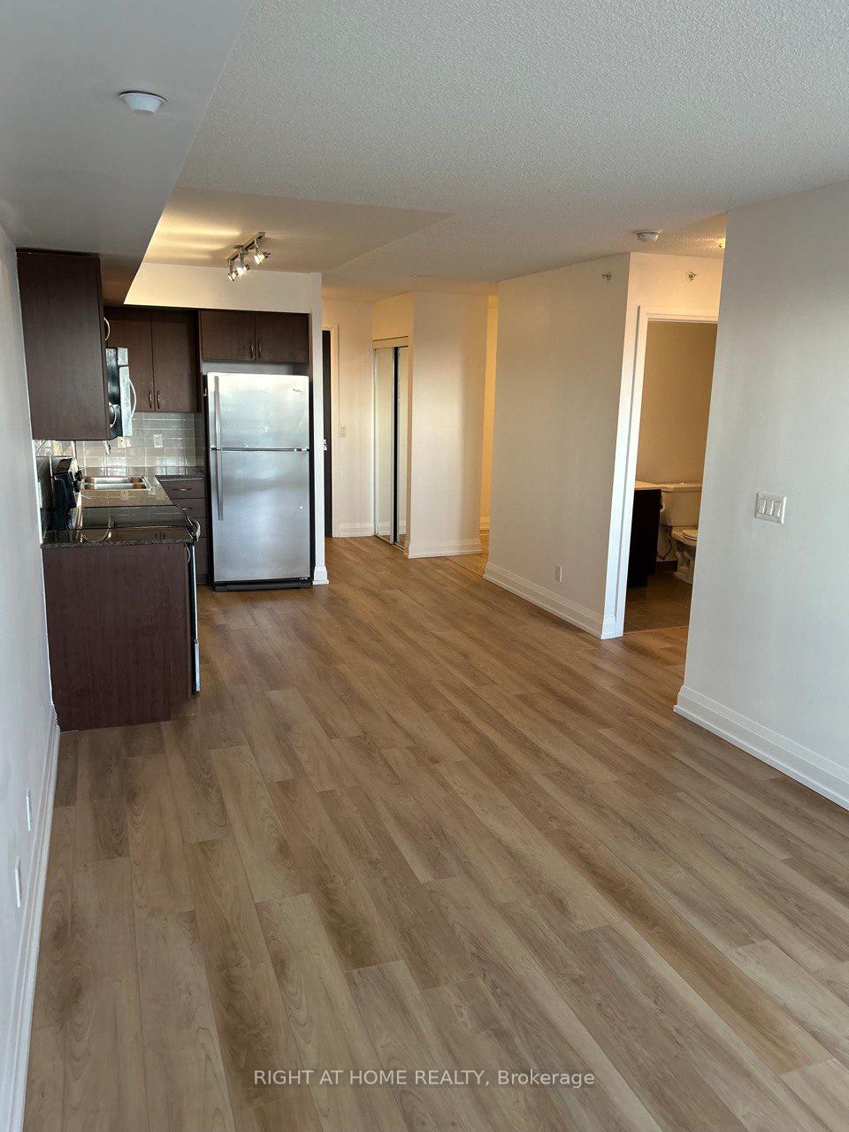 Photo 4 of Unit 817, 370 Highway 7 Avenue E, Richmond Hill, Doncrest — HOMEH