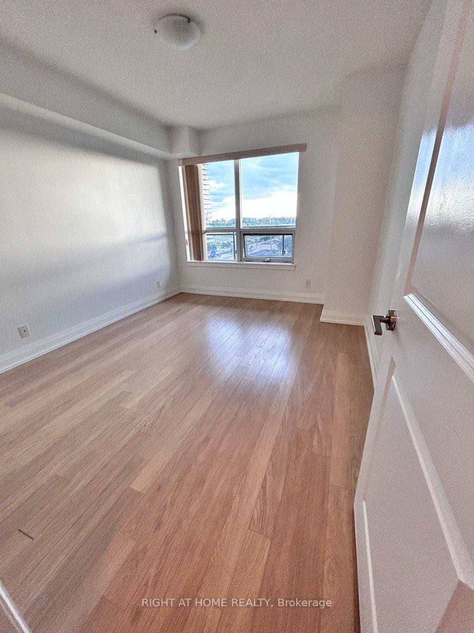 Photo 5 of Unit 817, 370 Highway 7 Avenue E, Richmond Hill, Doncrest — HOMEH