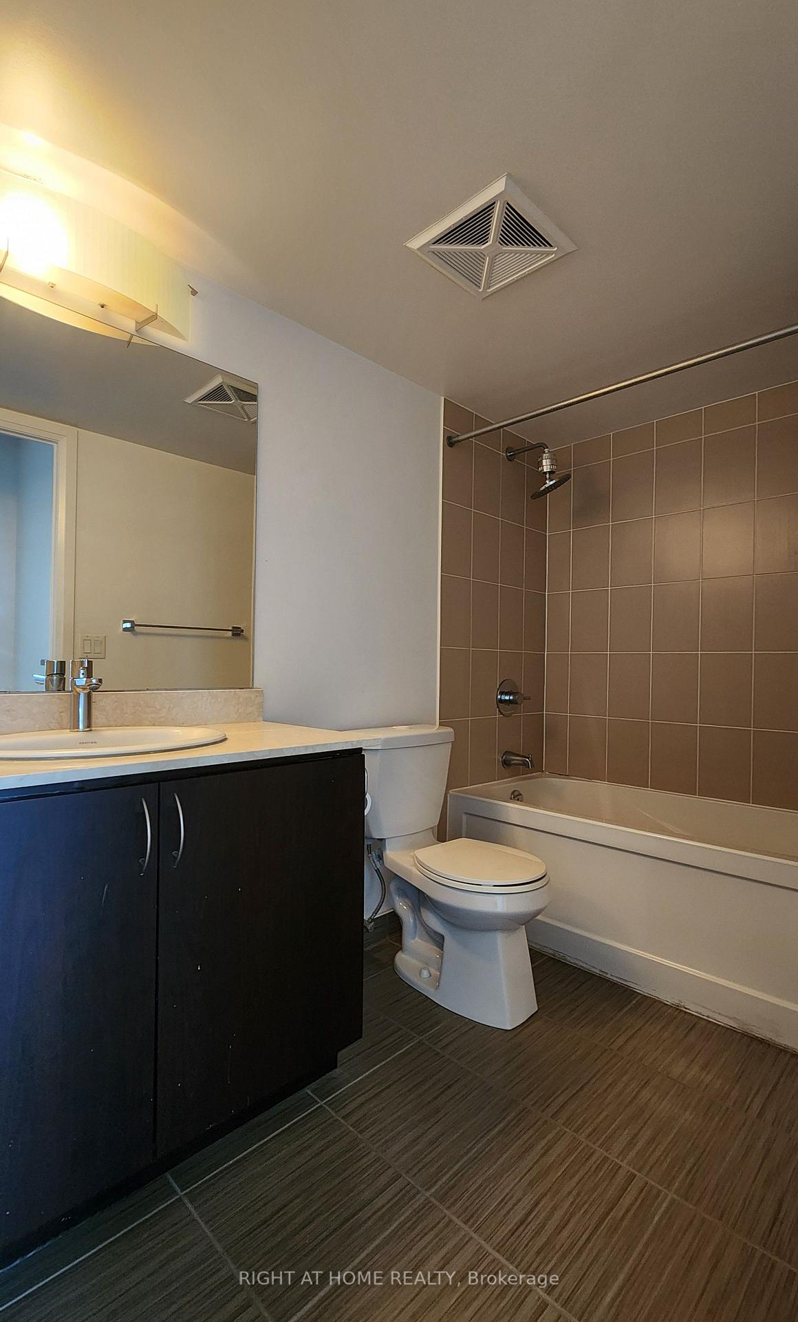 Photo 8 of Unit 817, 370 Highway 7 Avenue E, Richmond Hill, Doncrest — HOMEH