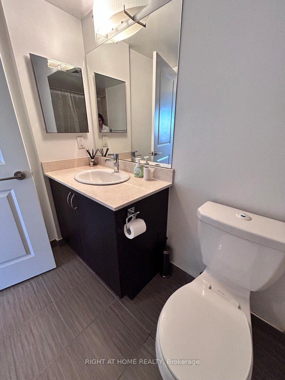 Photo 9 of Unit 817, 370 Highway 7 Avenue E, Richmond Hill, Doncrest — HOMEH