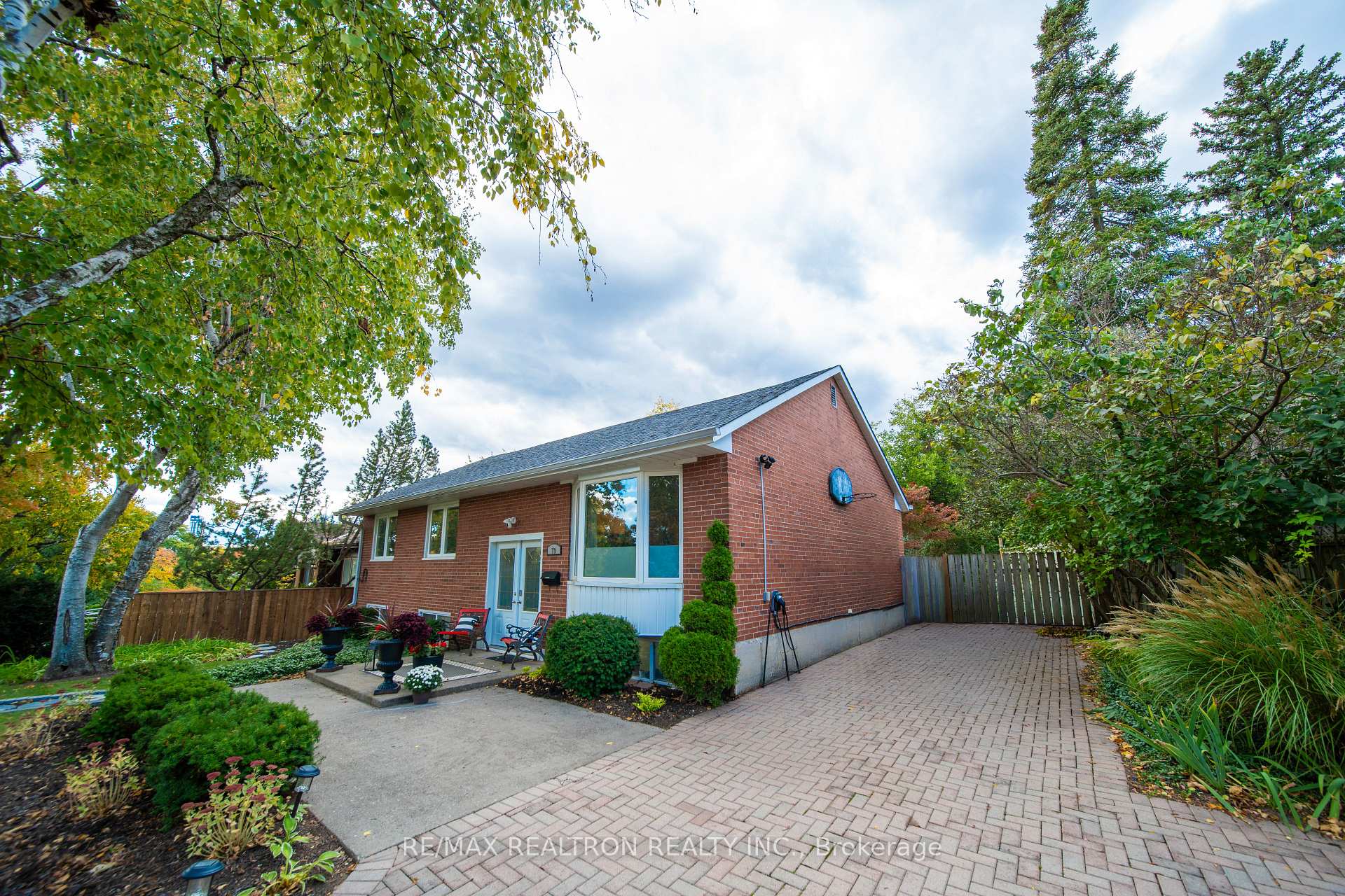 Photo 2 of 79 Paperbirch Drive, North York, Banbury-Don Mills — HOMEH