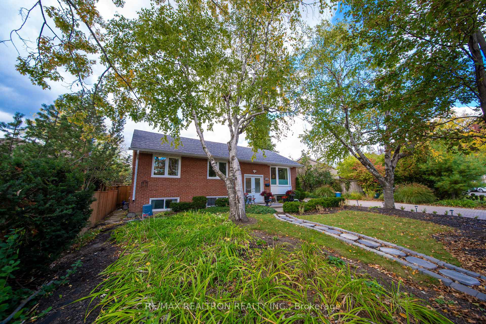 Photo 3 of 79 Paperbirch Drive, North York, Banbury-Don Mills — HOMEH