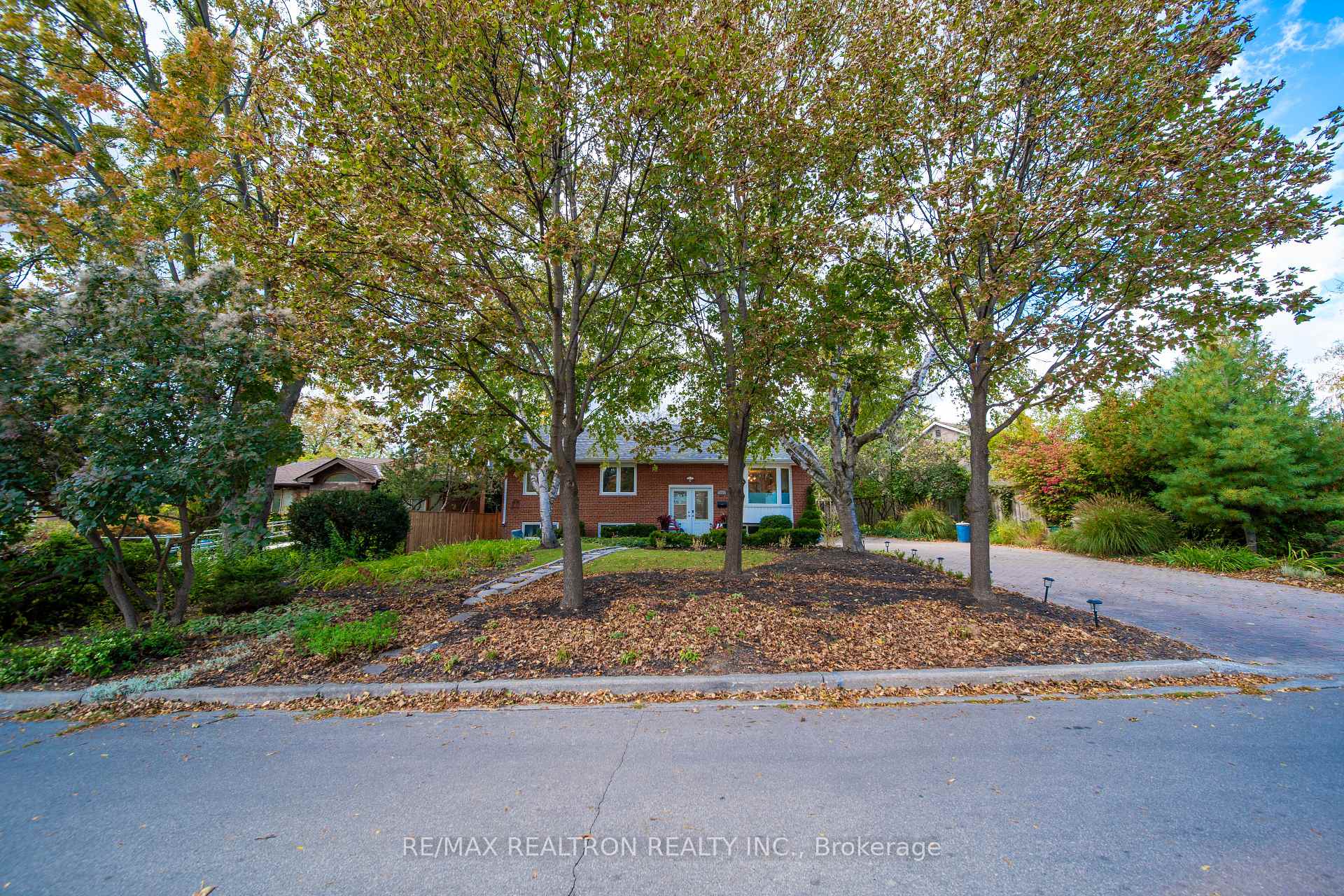 Photo 5 of 79 Paperbirch Drive, North York, Banbury-Don Mills — HOMEH