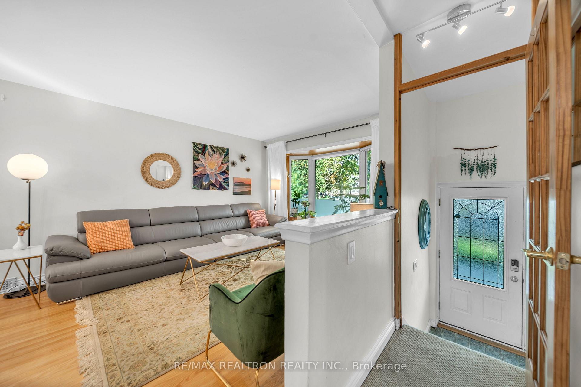 Photo 6 of 79 Paperbirch Drive, North York, Banbury-Don Mills — HOMEH