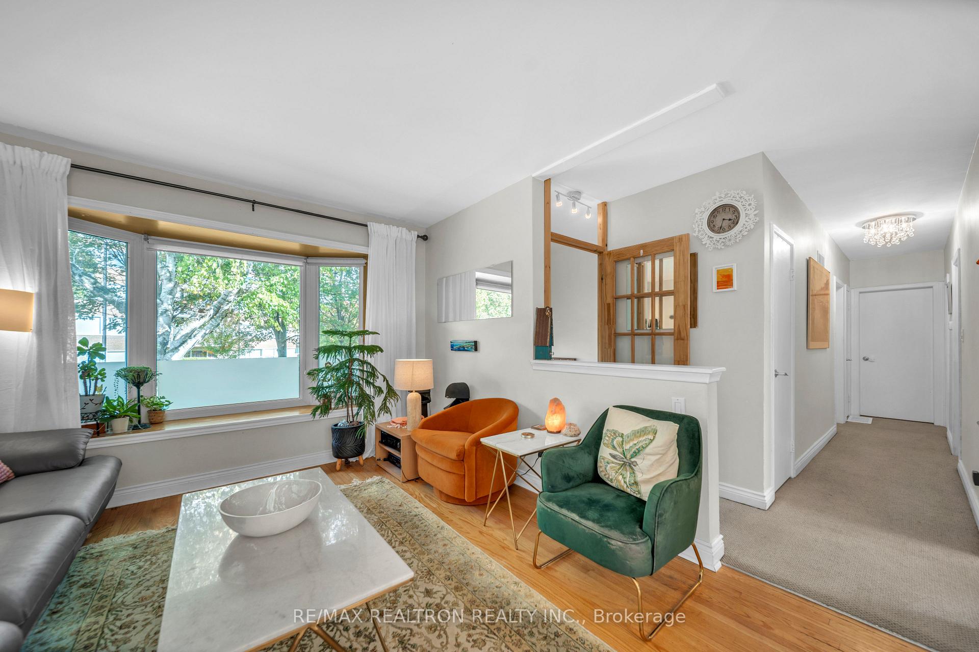 Photo 9 of 79 Paperbirch Drive, North York, Banbury-Don Mills — HOMEH
