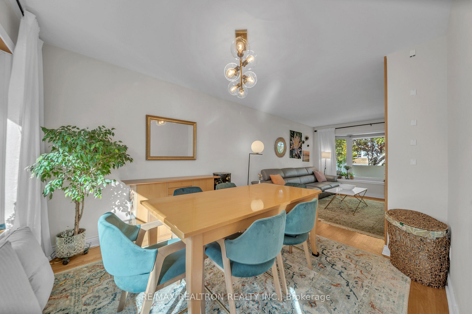 Photo 12 of 79 Paperbirch Drive, North York, Banbury-Don Mills — HOMEH
