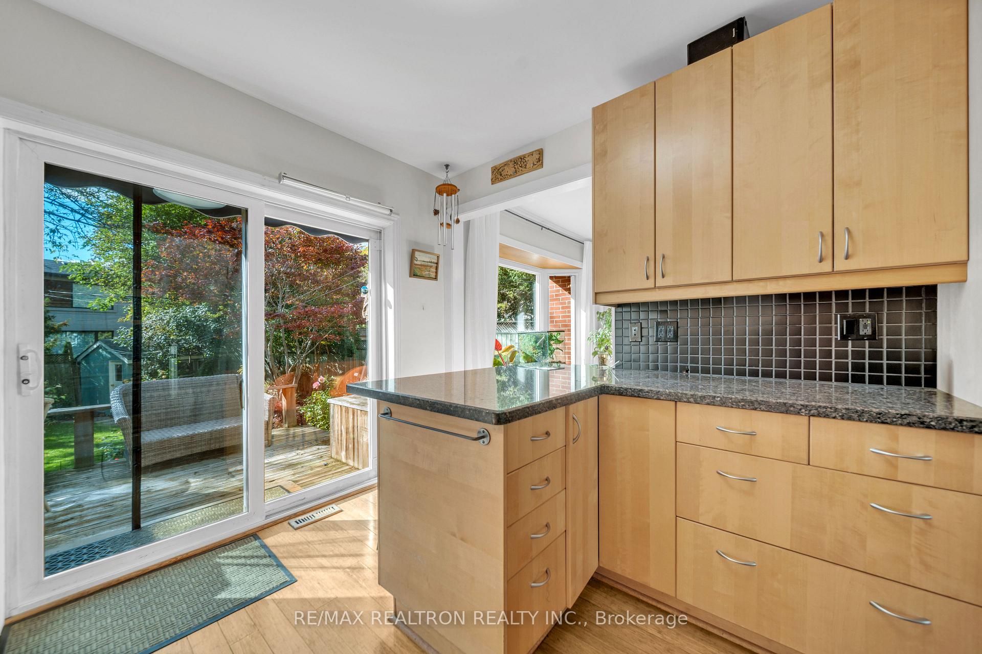 Photo 15 of 79 Paperbirch Drive, North York, Banbury-Don Mills — HOMEH