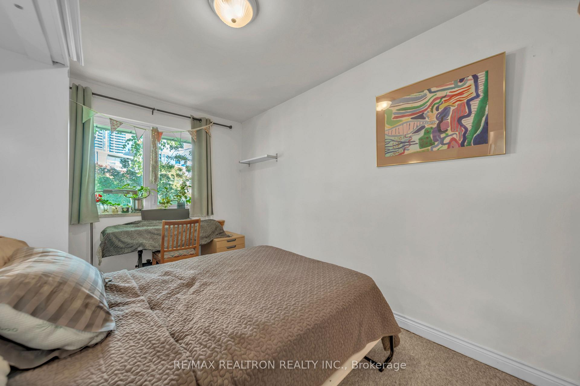 Photo 18 of 79 Paperbirch Drive, North York, Banbury-Don Mills — HOMEH