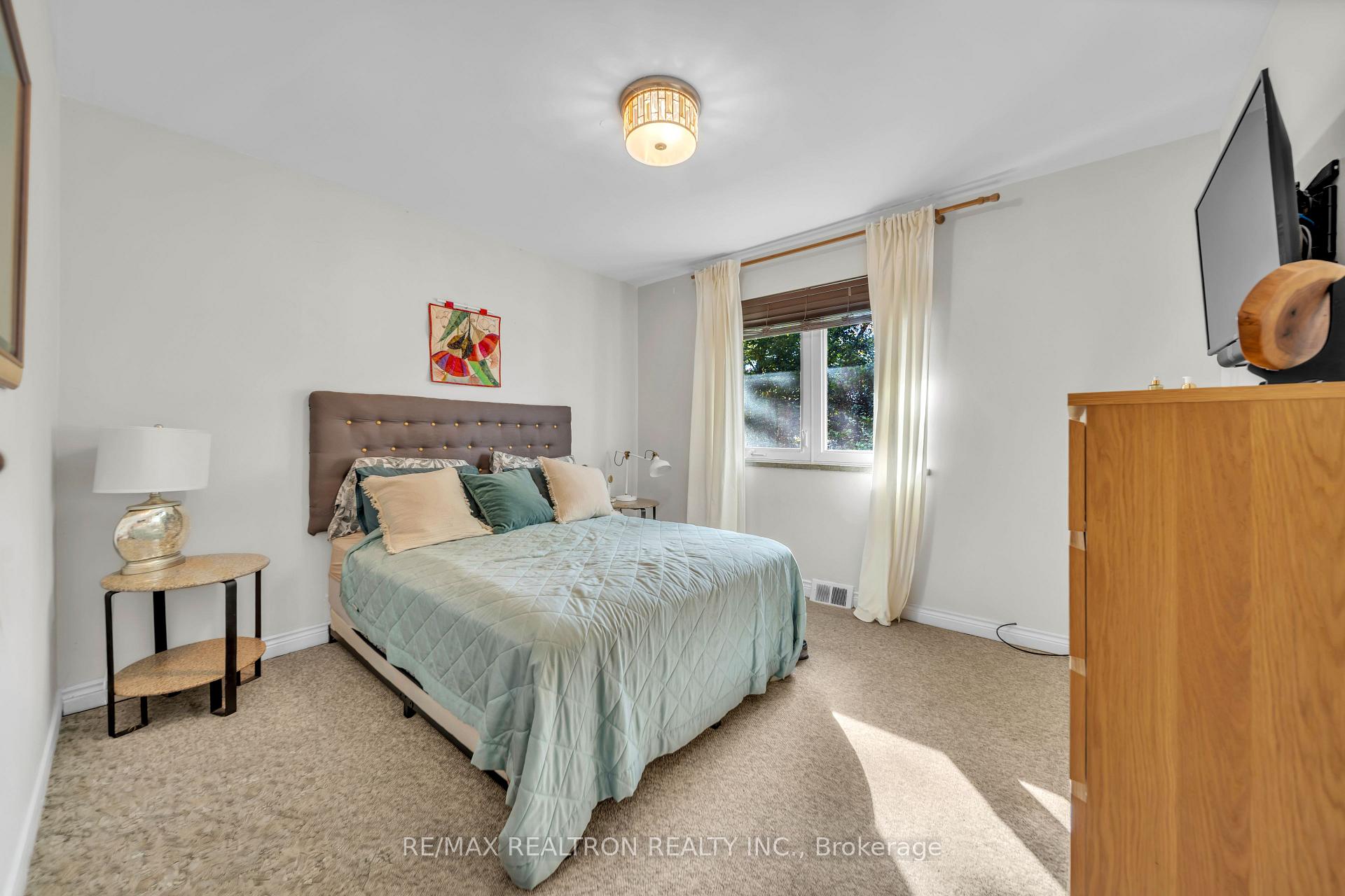 Photo 22 of 79 Paperbirch Drive, North York, Banbury-Don Mills — HOMEH