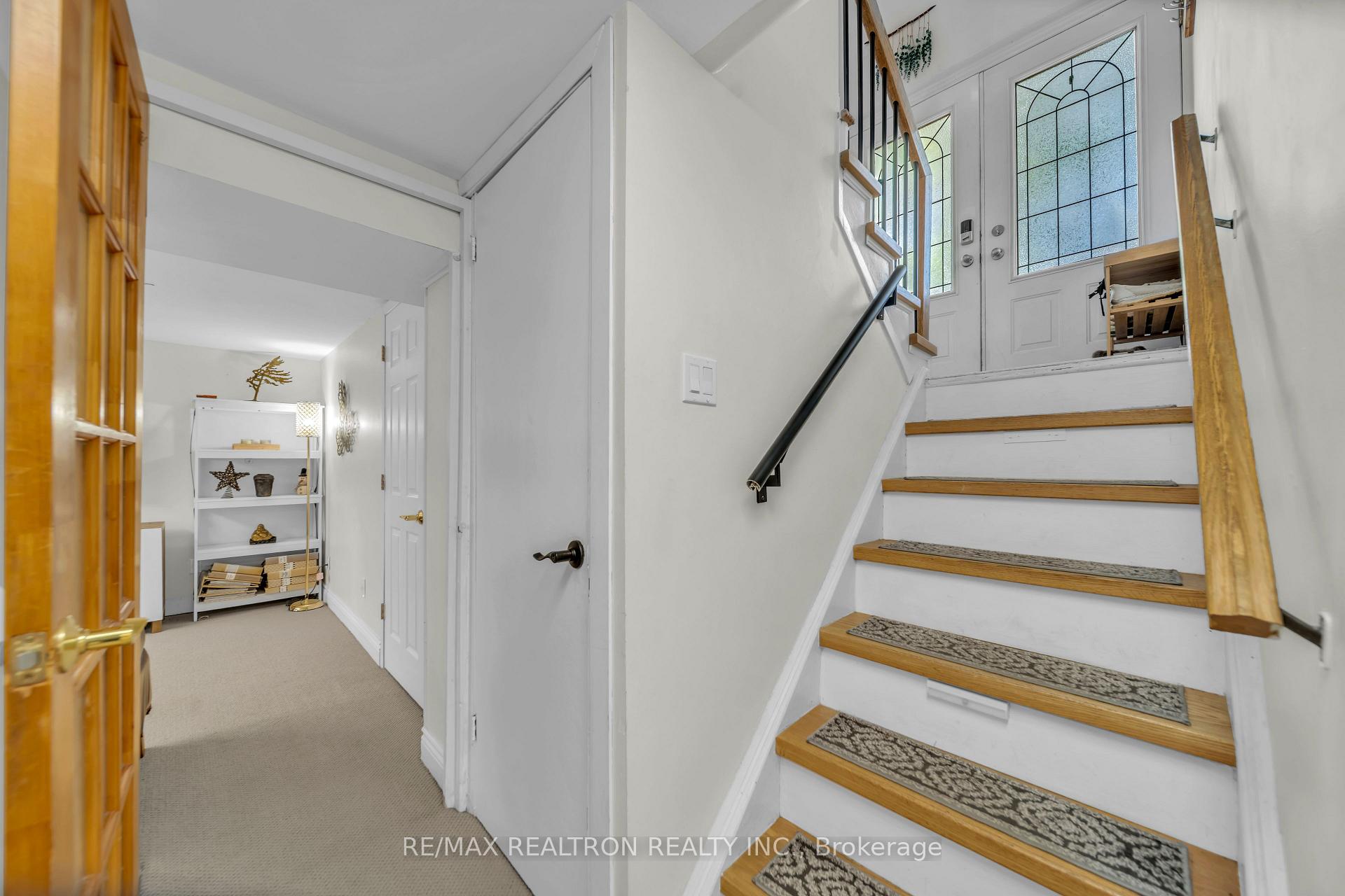 Photo 23 of 79 Paperbirch Drive, North York, Banbury-Don Mills — HOMEH