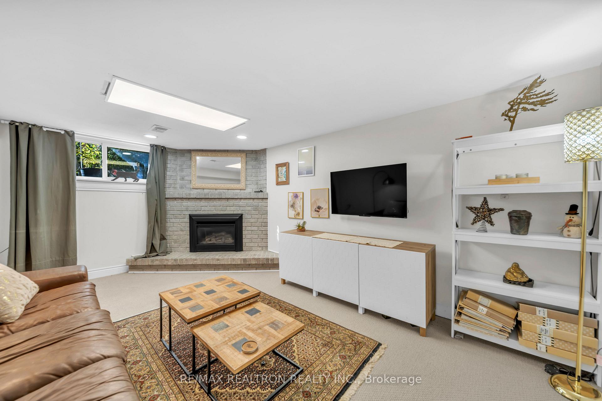 Photo 24 of 79 Paperbirch Drive, North York, Banbury-Don Mills — HOMEH