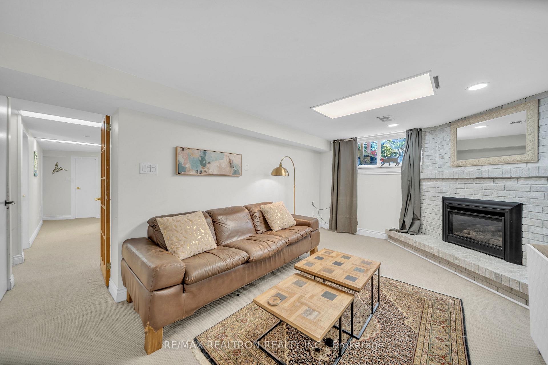 Photo 25 of 79 Paperbirch Drive, North York, Banbury-Don Mills — HOMEH