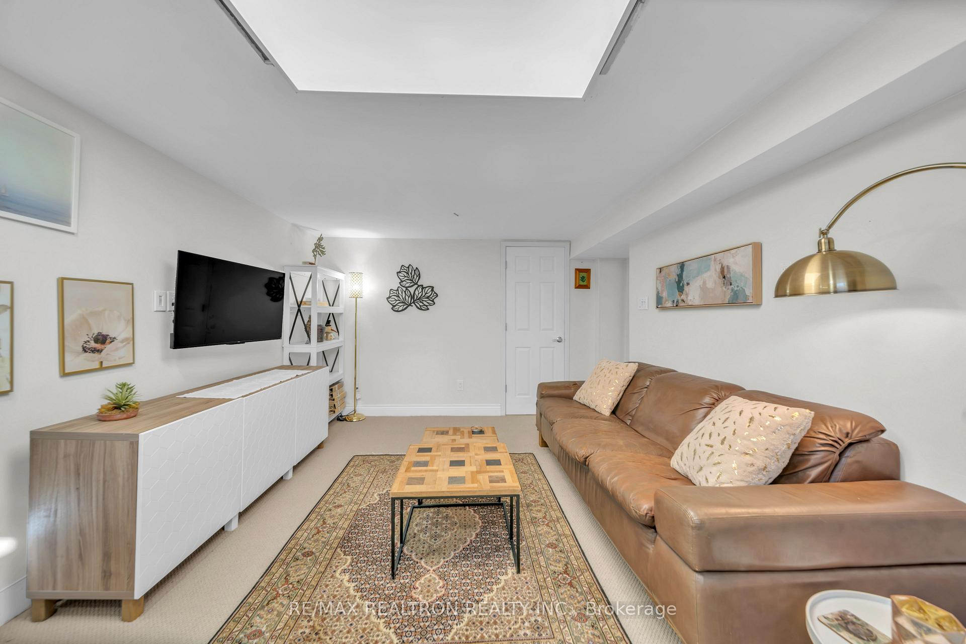 Photo 26 of 79 Paperbirch Drive, North York, Banbury-Don Mills — HOMEH