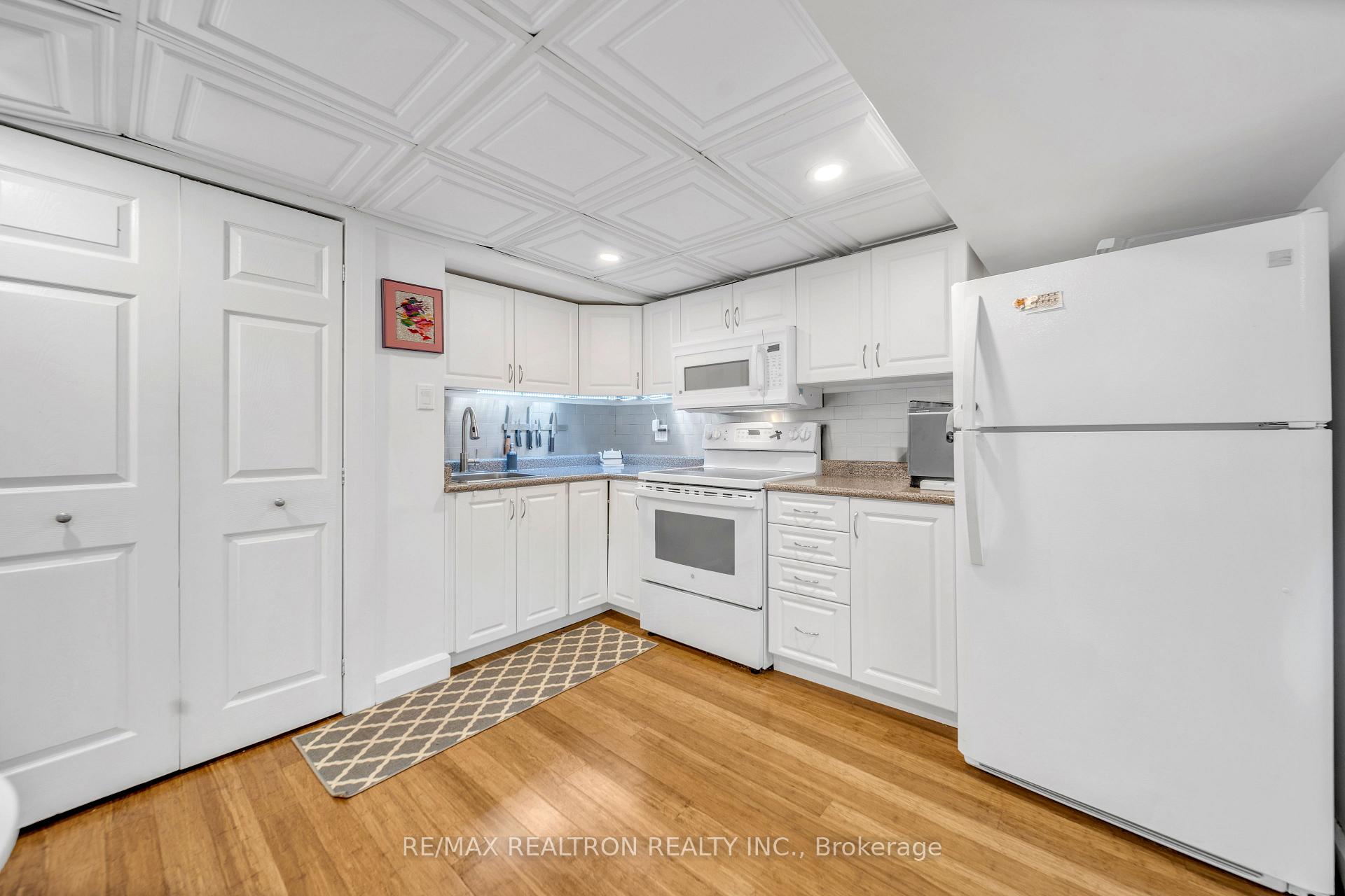 Photo 27 of 79 Paperbirch Drive, North York, Banbury-Don Mills — HOMEH