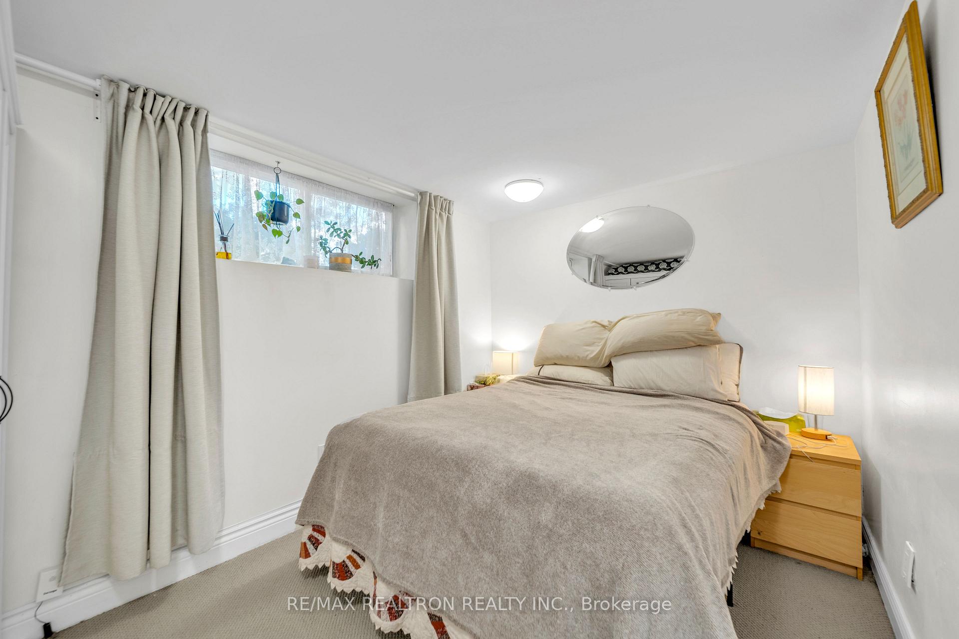 Photo 33 of 79 Paperbirch Drive, North York, Banbury-Don Mills — HOMEH