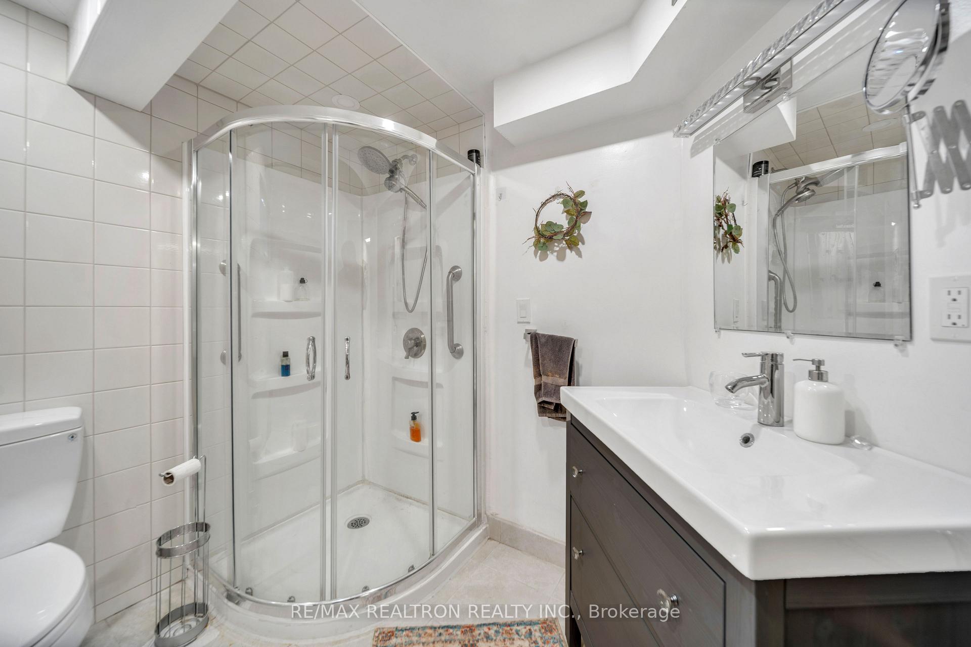 Photo 36 of 79 Paperbirch Drive, North York, Banbury-Don Mills — HOMEH