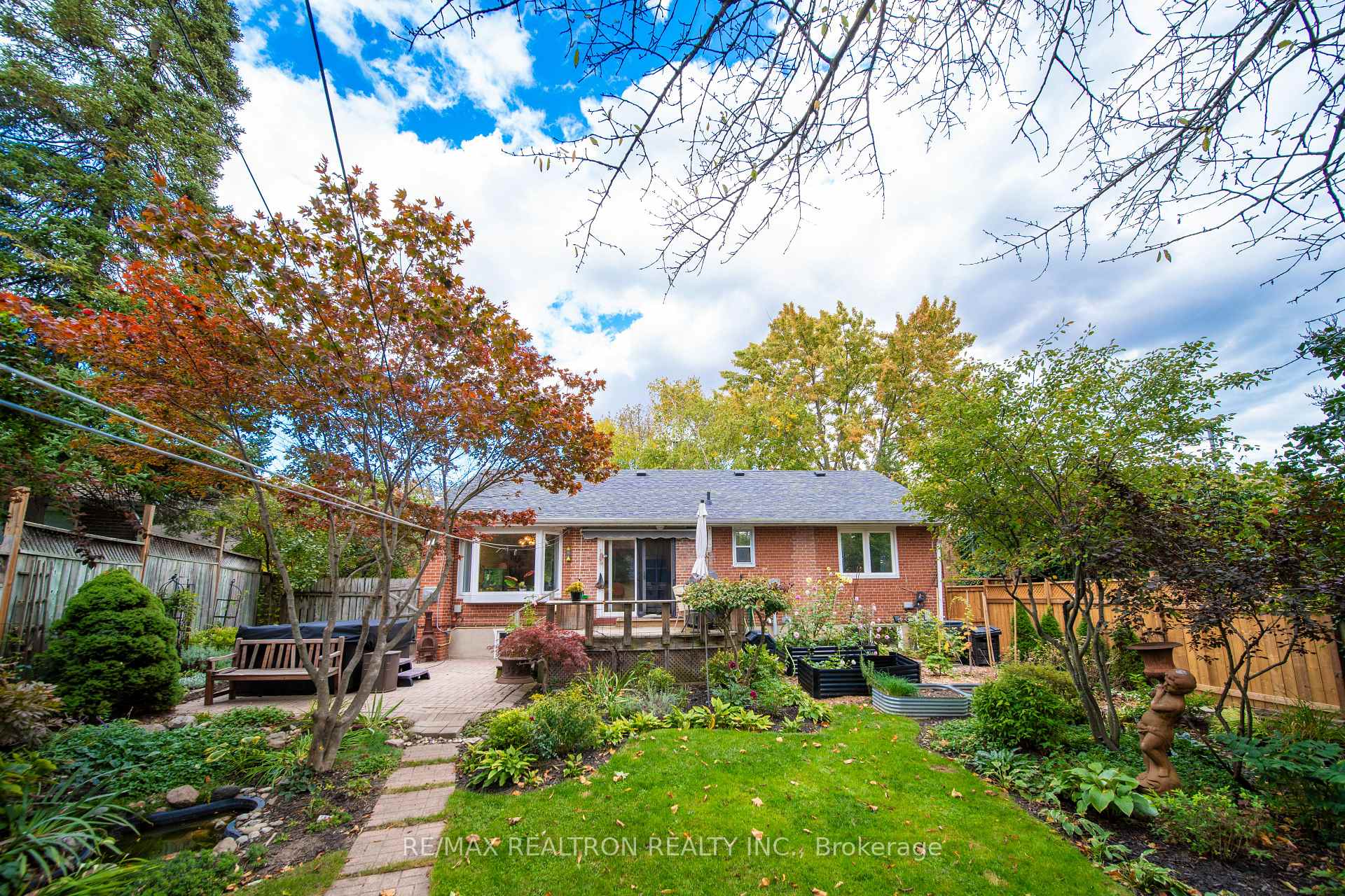 Photo 40 of 79 Paperbirch Drive, North York, Banbury-Don Mills — HOMEH