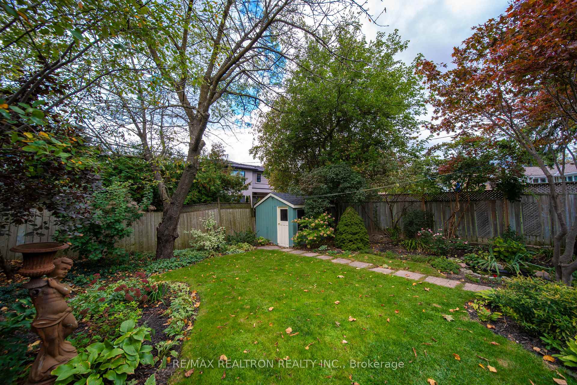 Photo 41 of 79 Paperbirch Drive, North York, Banbury-Don Mills — HOMEH