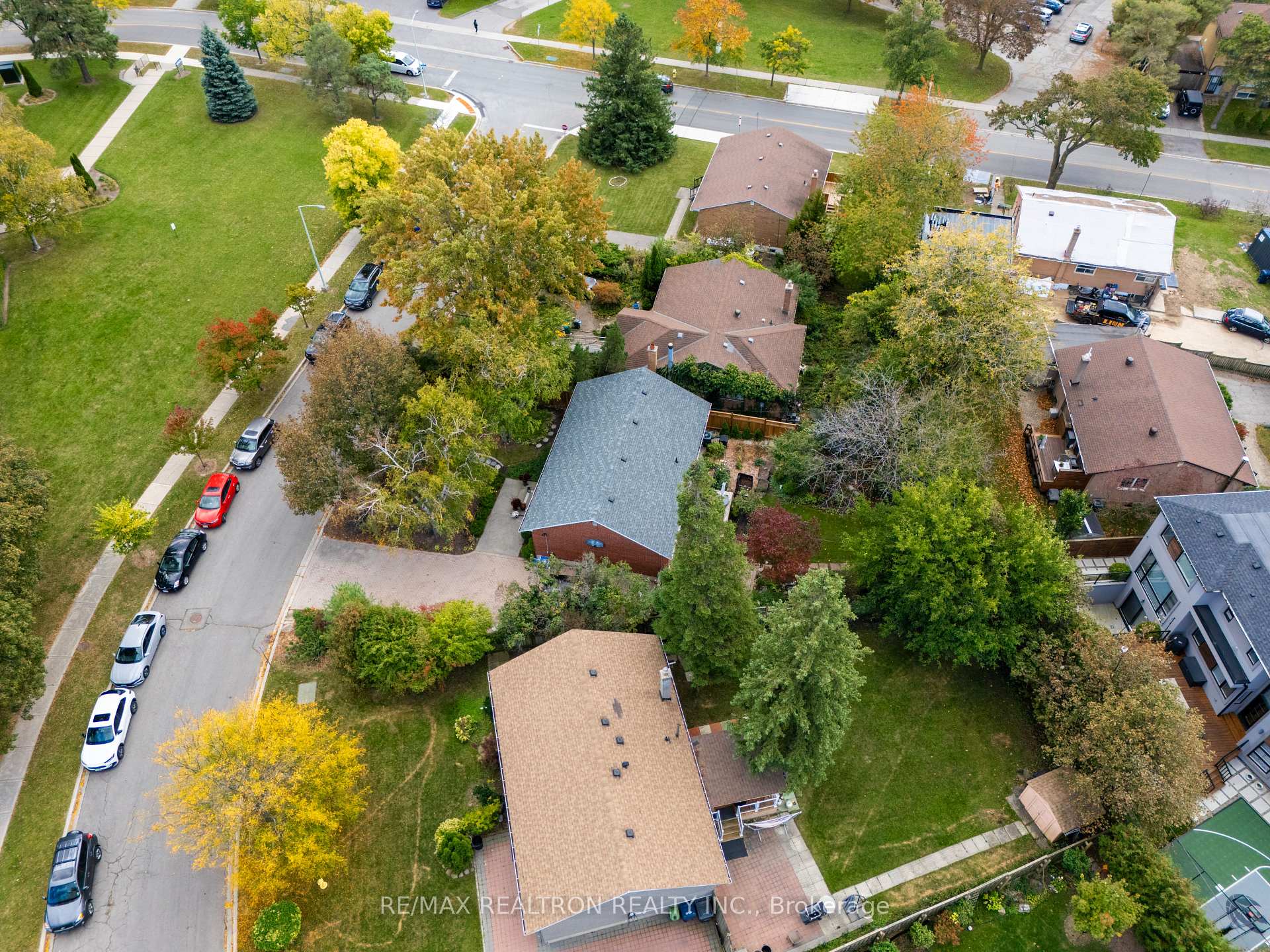 Photo 45 of 79 Paperbirch Drive, North York, Banbury-Don Mills — HOMEH