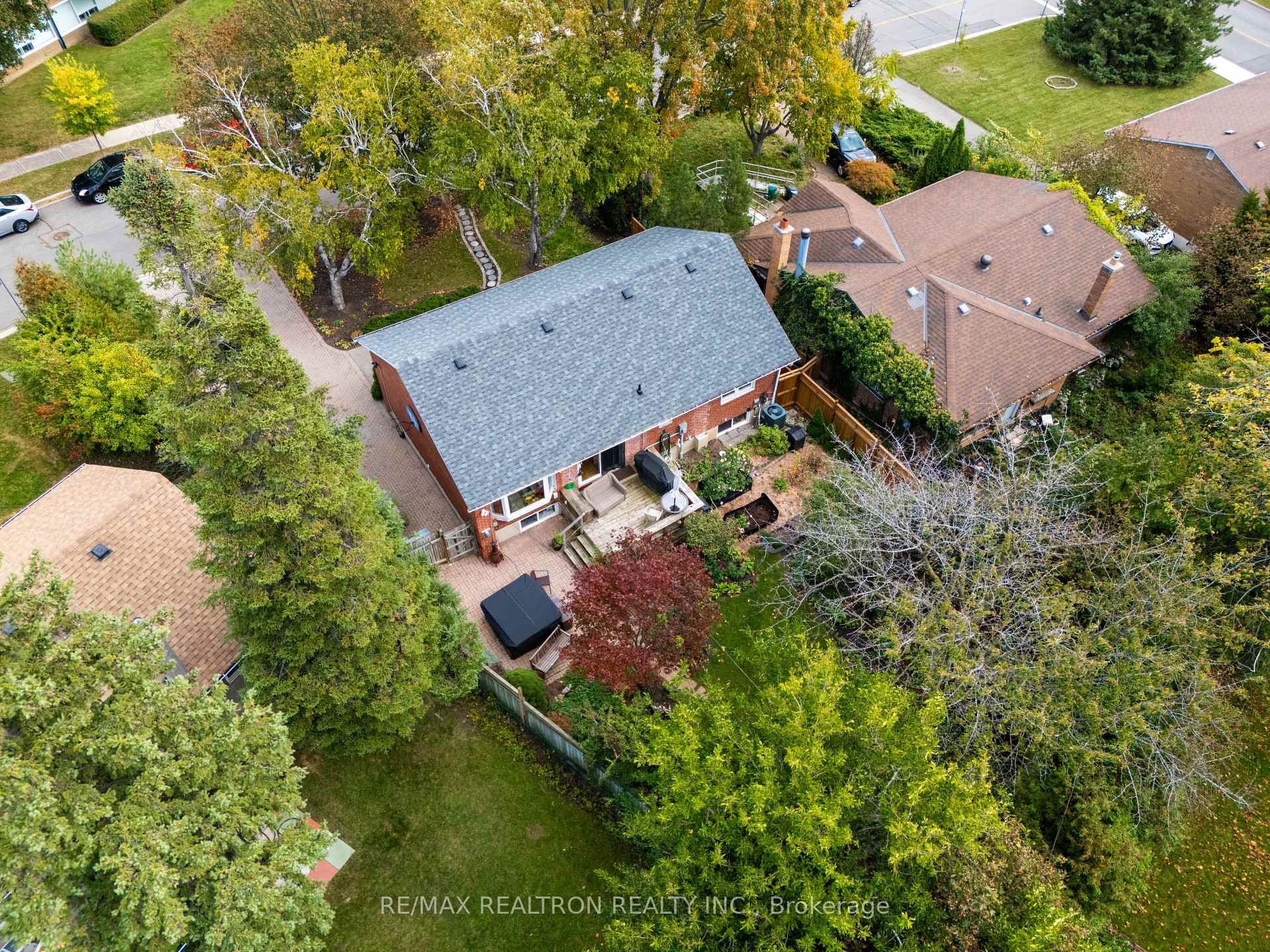Photo 46 of 79 Paperbirch Drive, North York, Banbury-Don Mills — HOMEH