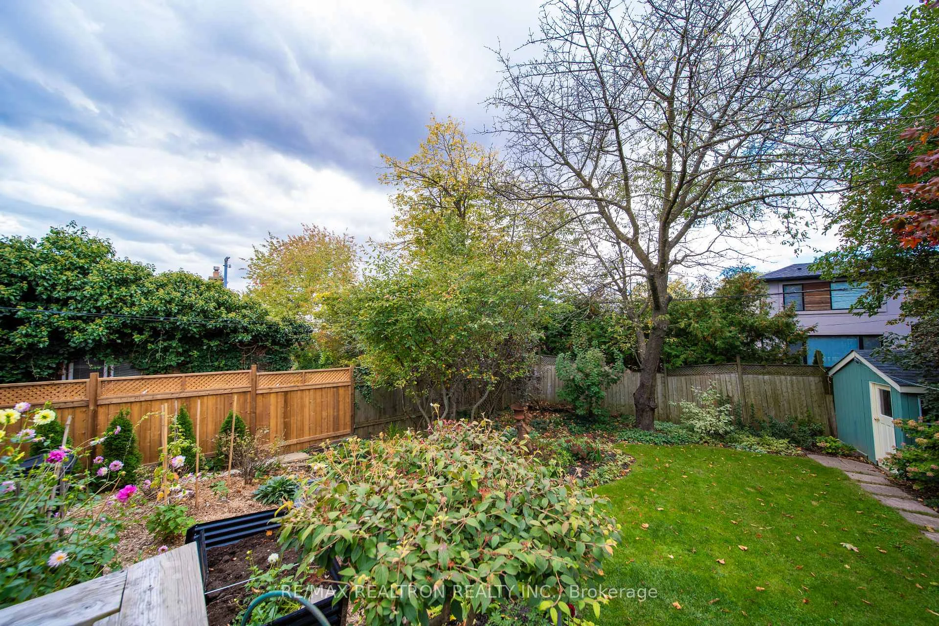 Photo 42 of 79 Paperbirch Drive, North York, Banbury-Don Mills — HOMEH