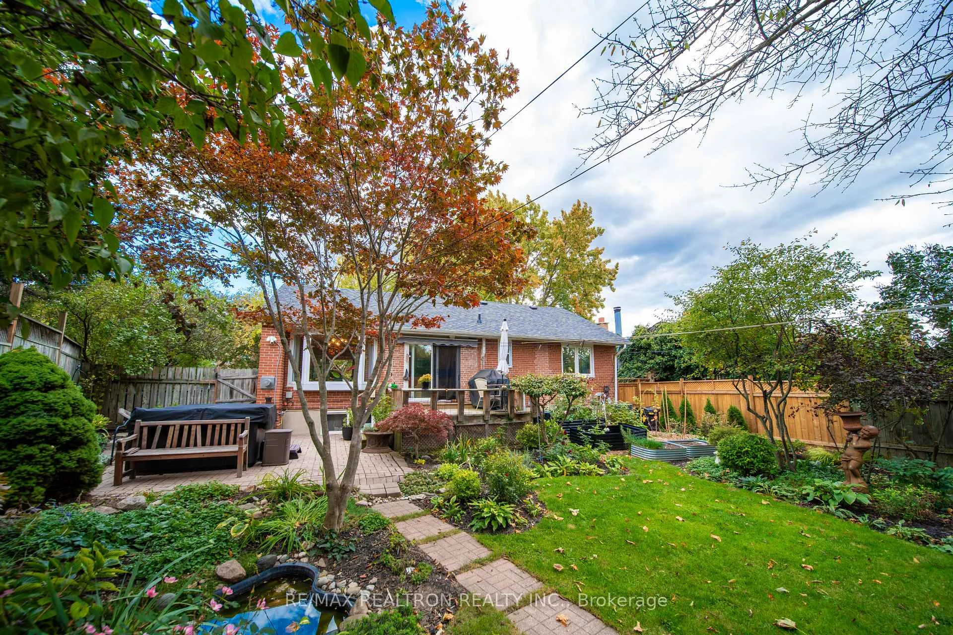 Photo 44 of 79 Paperbirch Drive, North York, Banbury-Don Mills — HOMEH