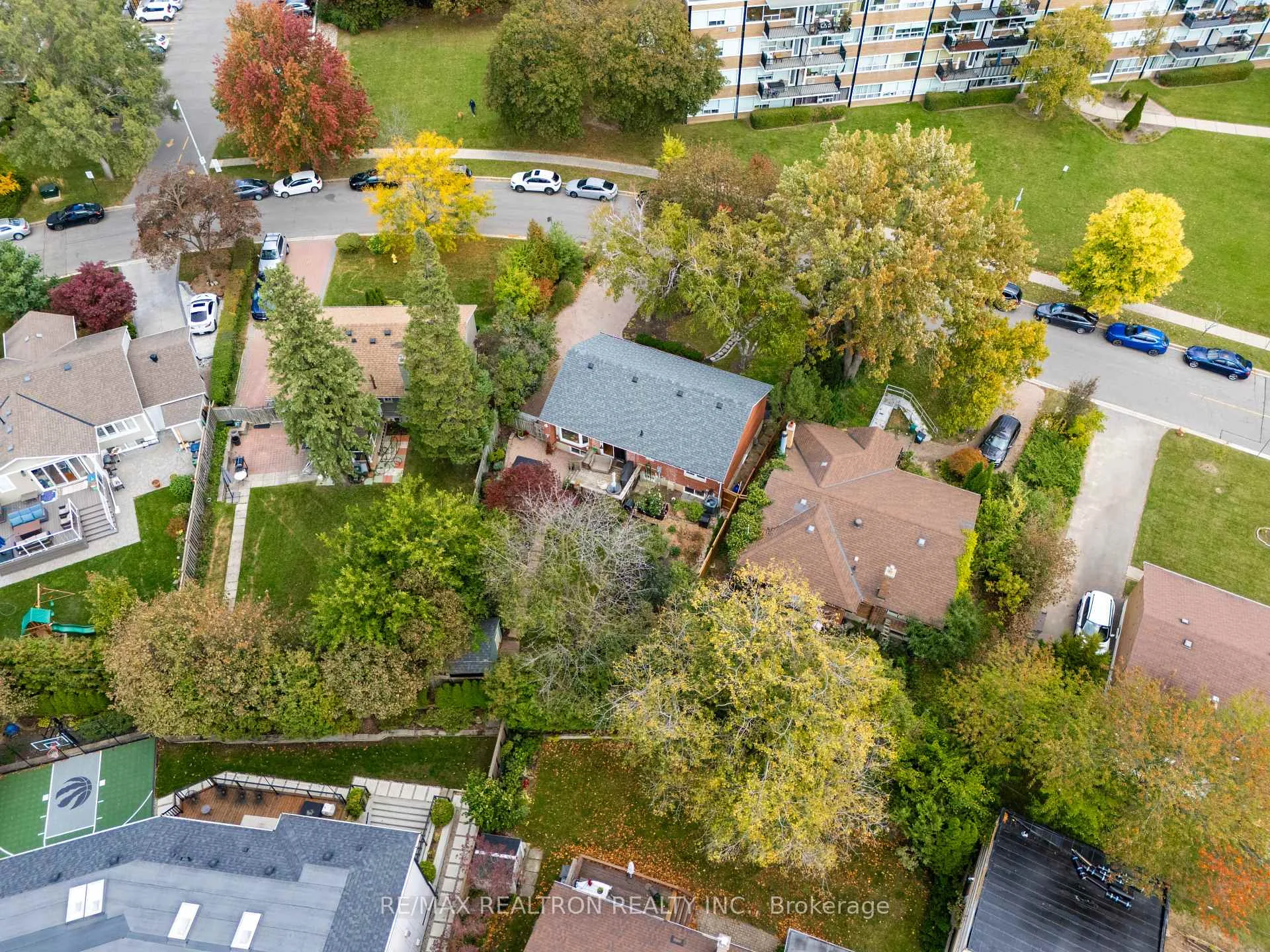Photo 49 of 79 Paperbirch Drive, North York, Banbury-Don Mills — HOMEH