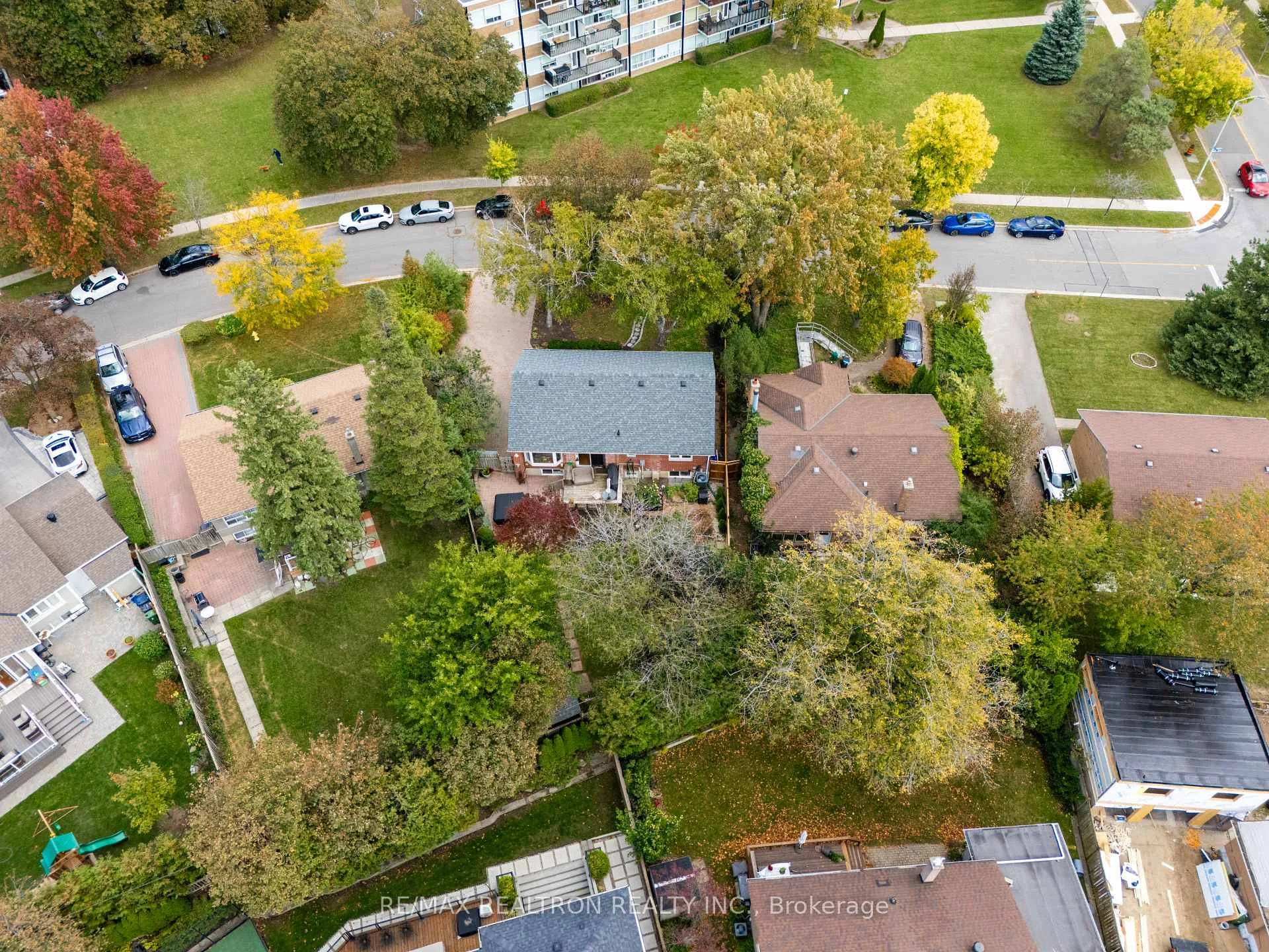 Photo 50 of 79 Paperbirch Drive, North York, Banbury-Don Mills — HOMEH