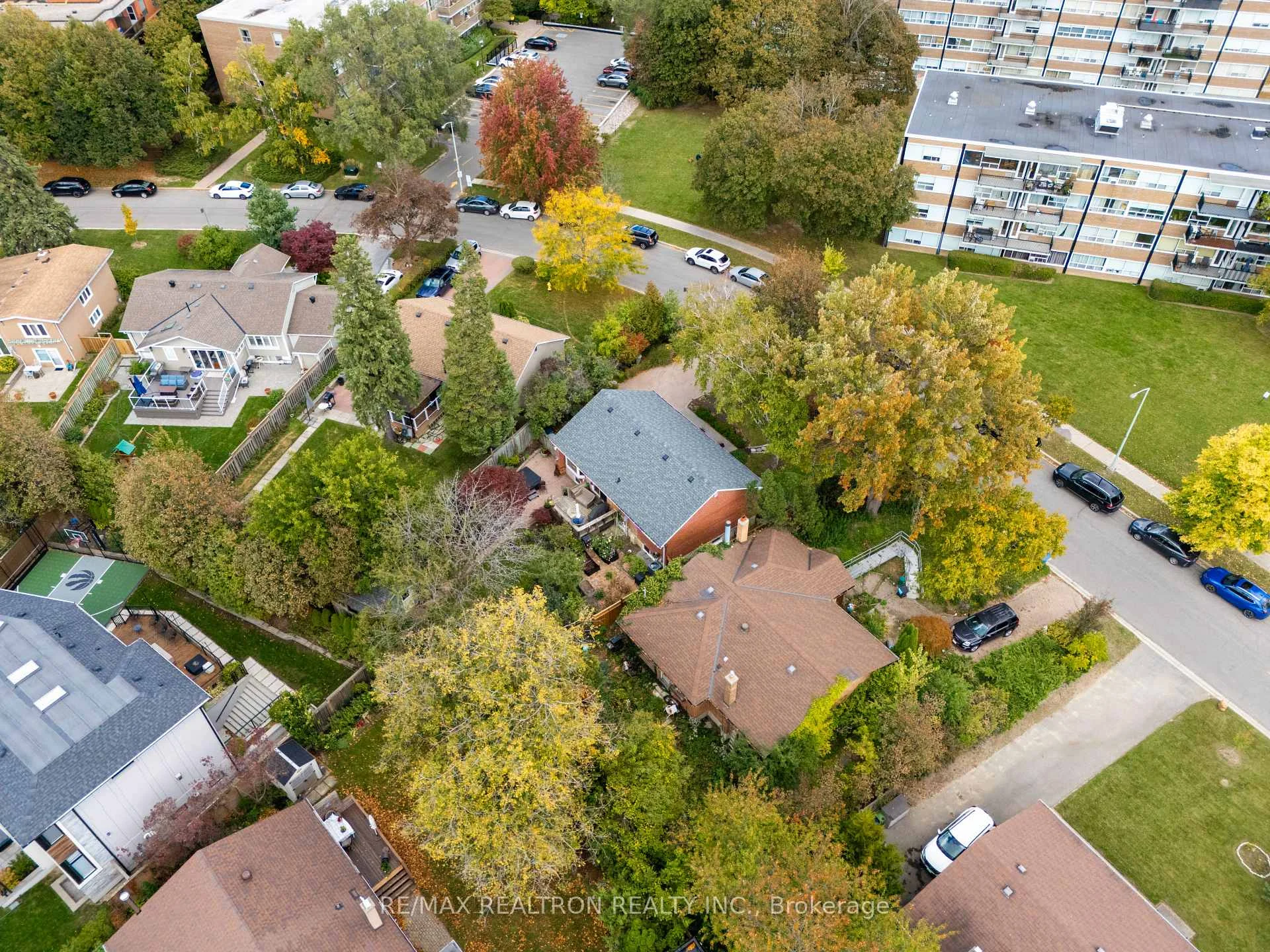 Photo 51 of 79 Paperbirch Drive, North York, Banbury-Don Mills — HOMEH
