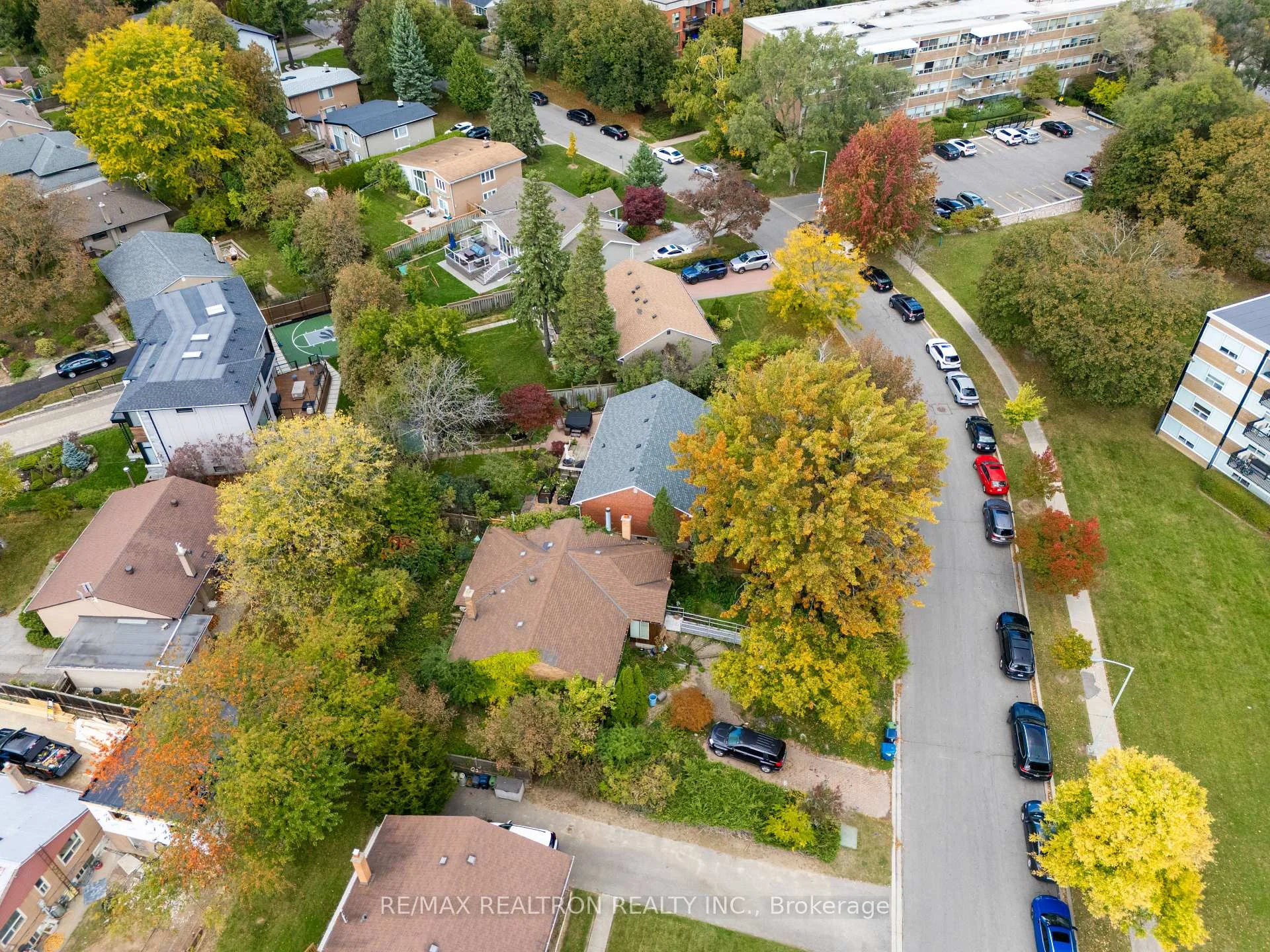 Photo 52 of 79 Paperbirch Drive, North York, Banbury-Don Mills — HOMEH