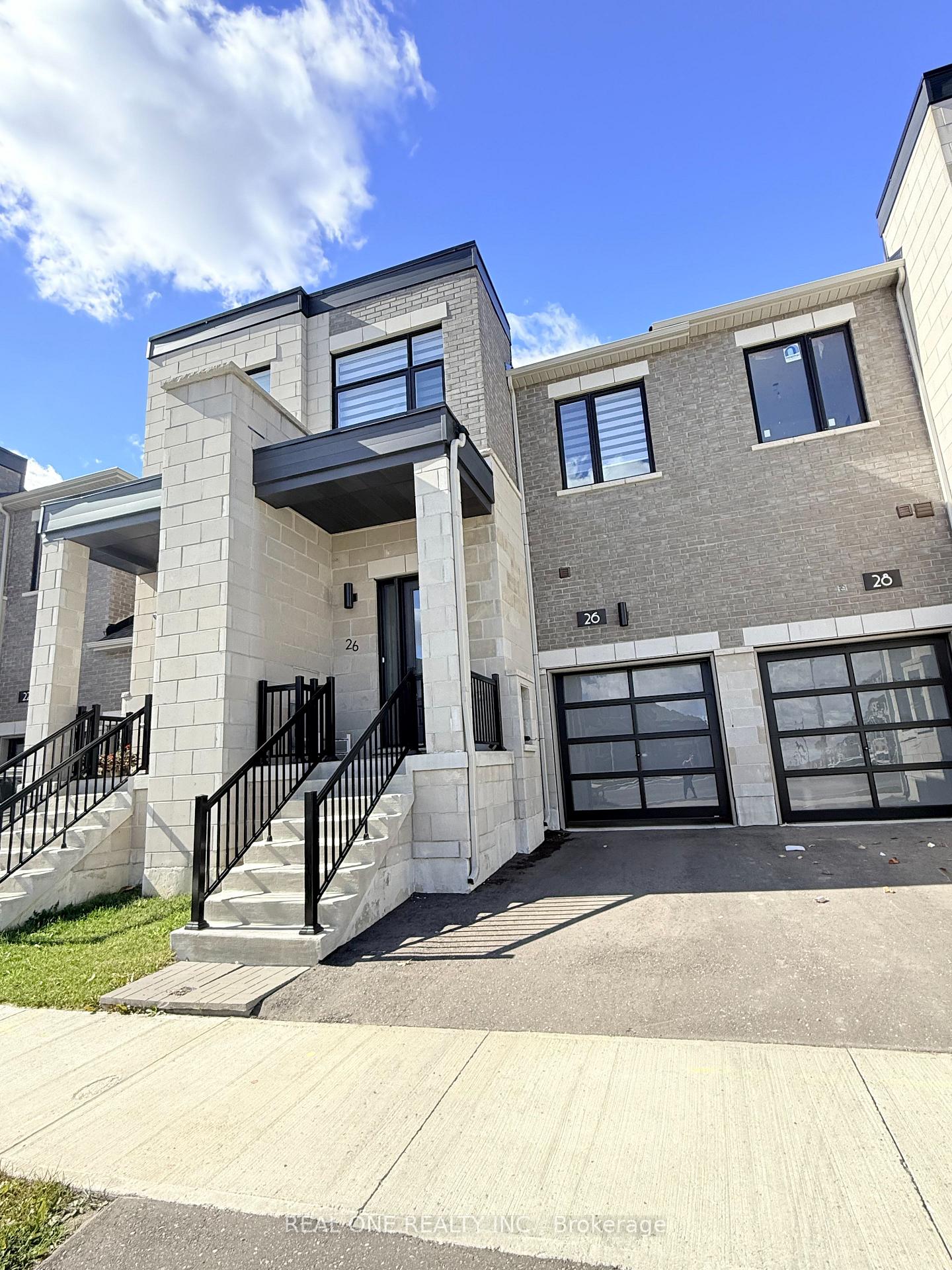 Photo 3 of 26 Yarl Drive, Markham, Middlefield — HOMEH
