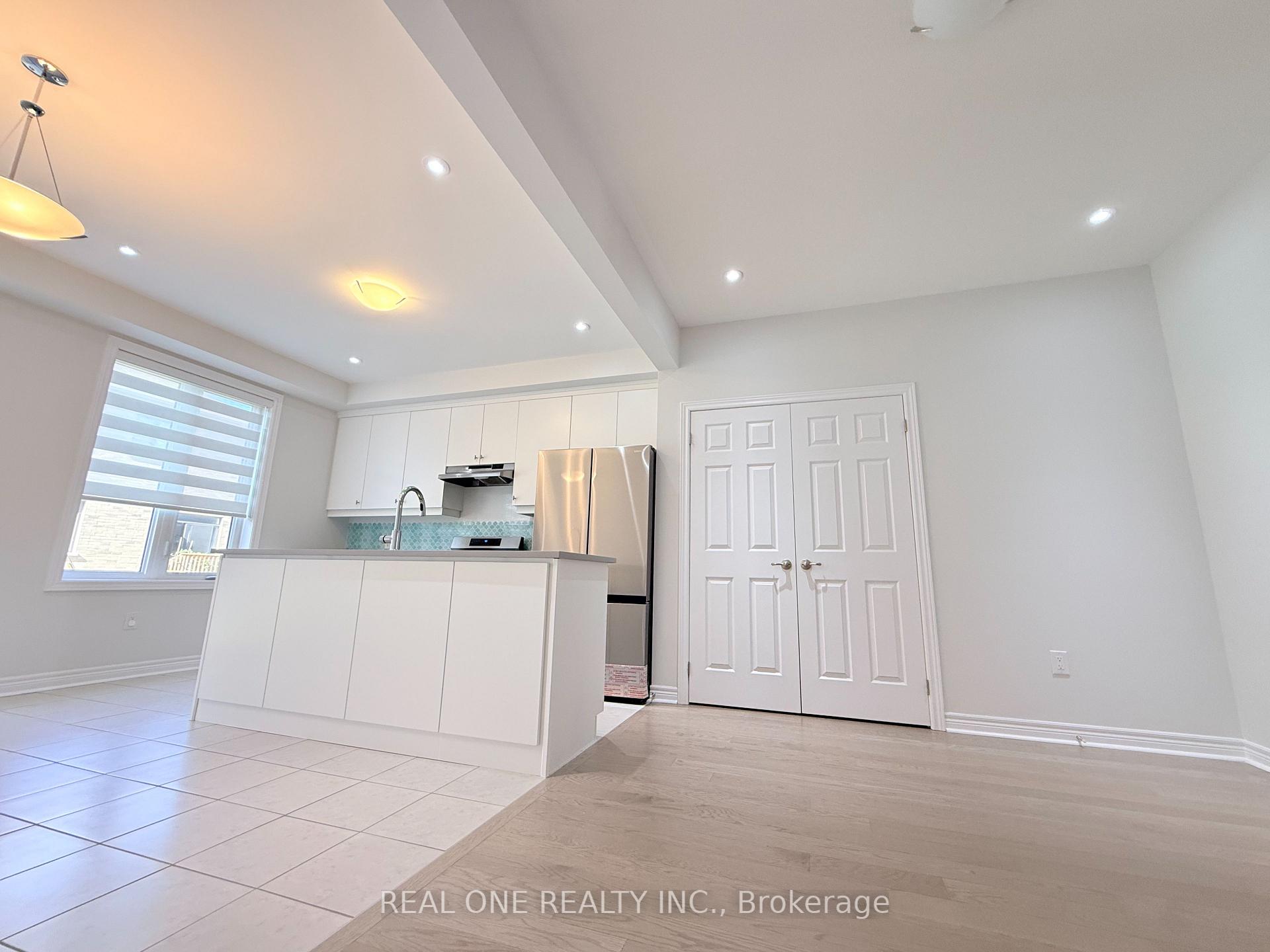 Photo 7 of 26 Yarl Drive, Markham, Middlefield — HOMEH