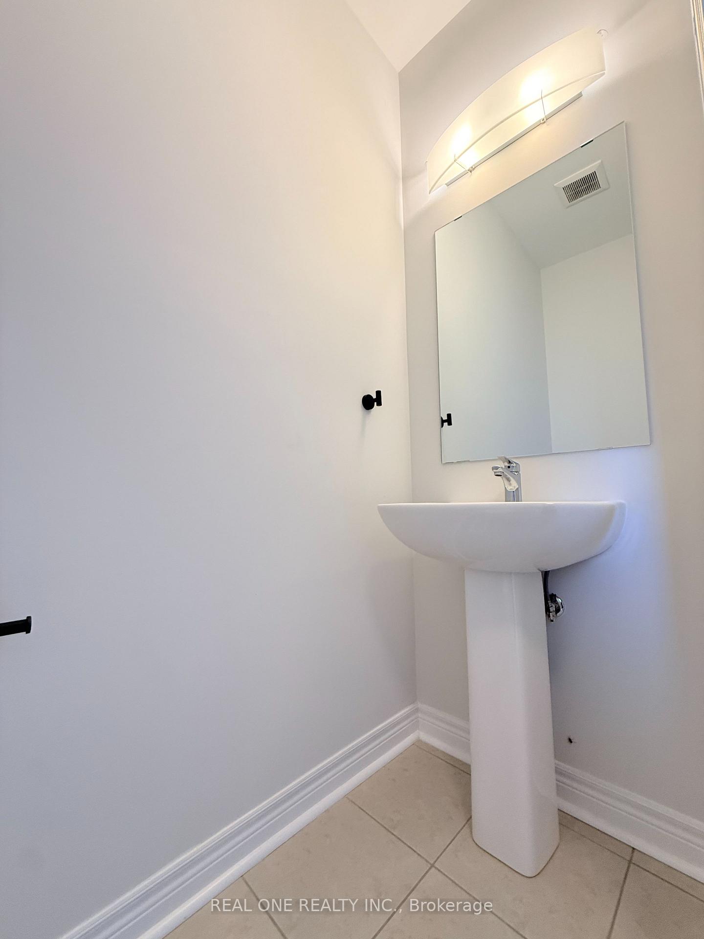 Photo 10 of 26 Yarl Drive, Markham, Middlefield — HOMEH