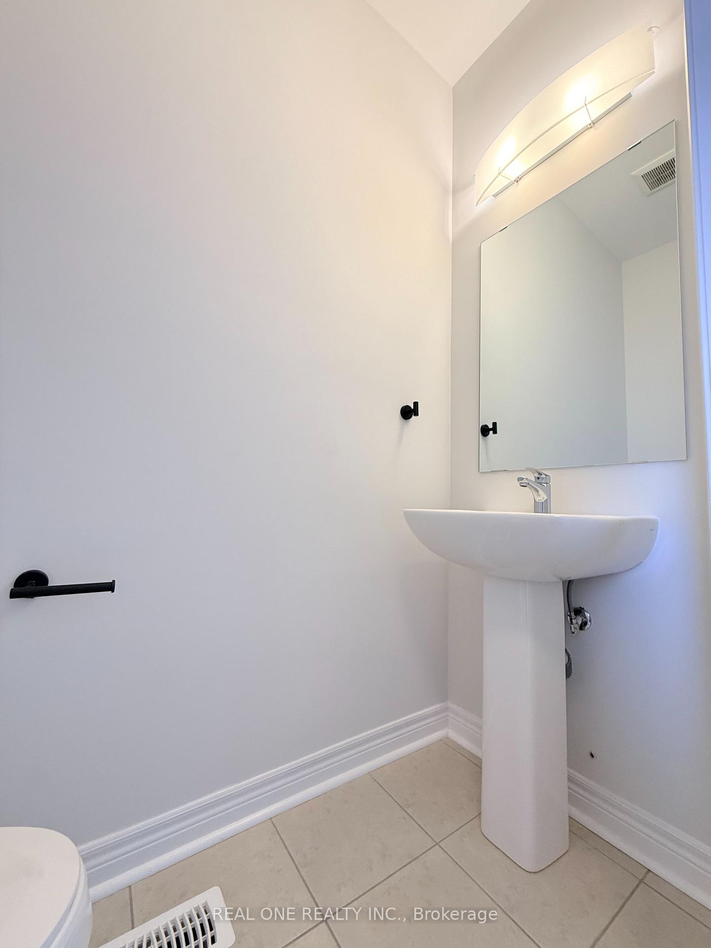 Photo 11 of 26 Yarl Drive, Markham, Middlefield — HOMEH