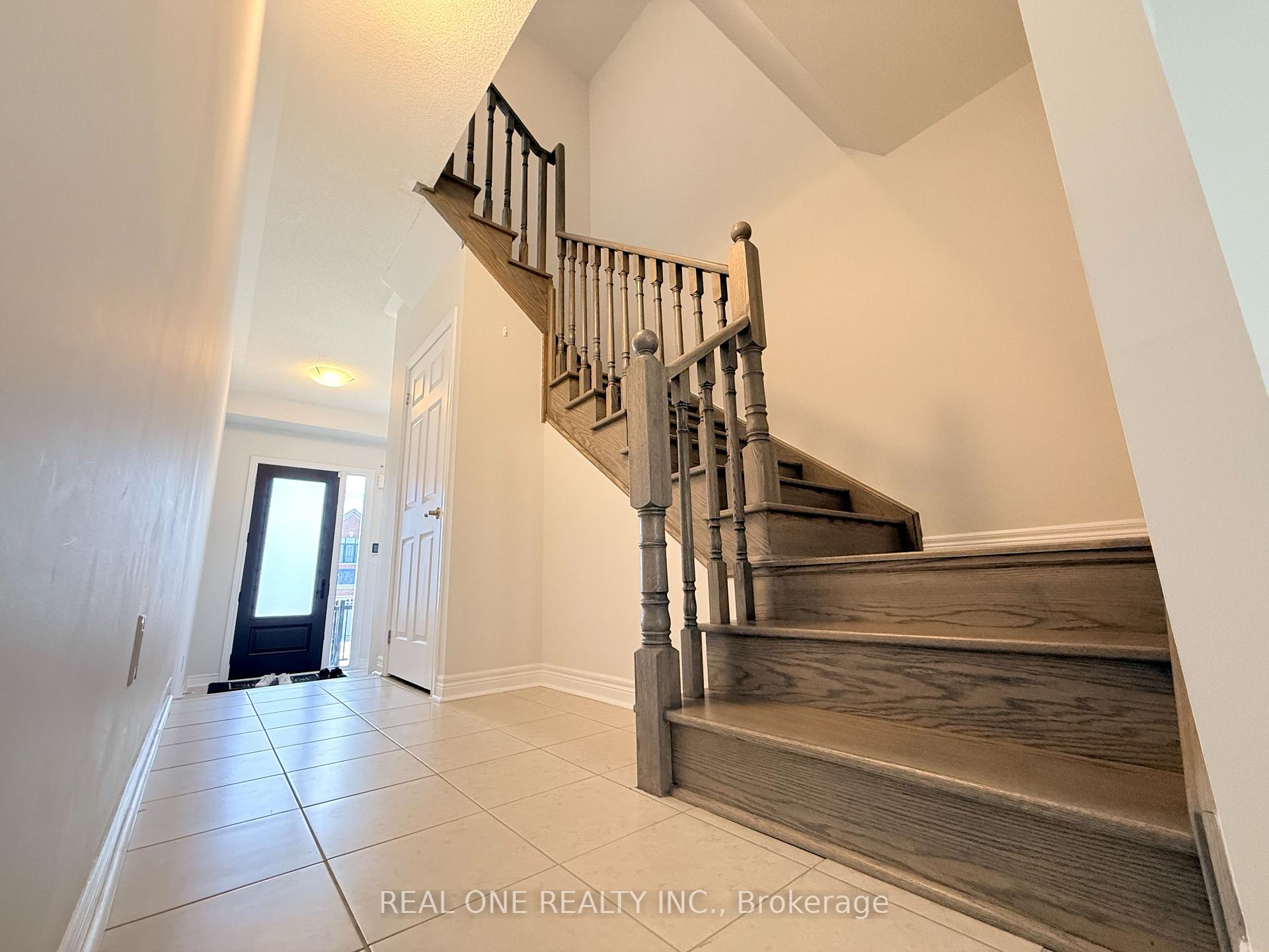 Photo 12 of 26 Yarl Drive, Markham, Middlefield — HOMEH