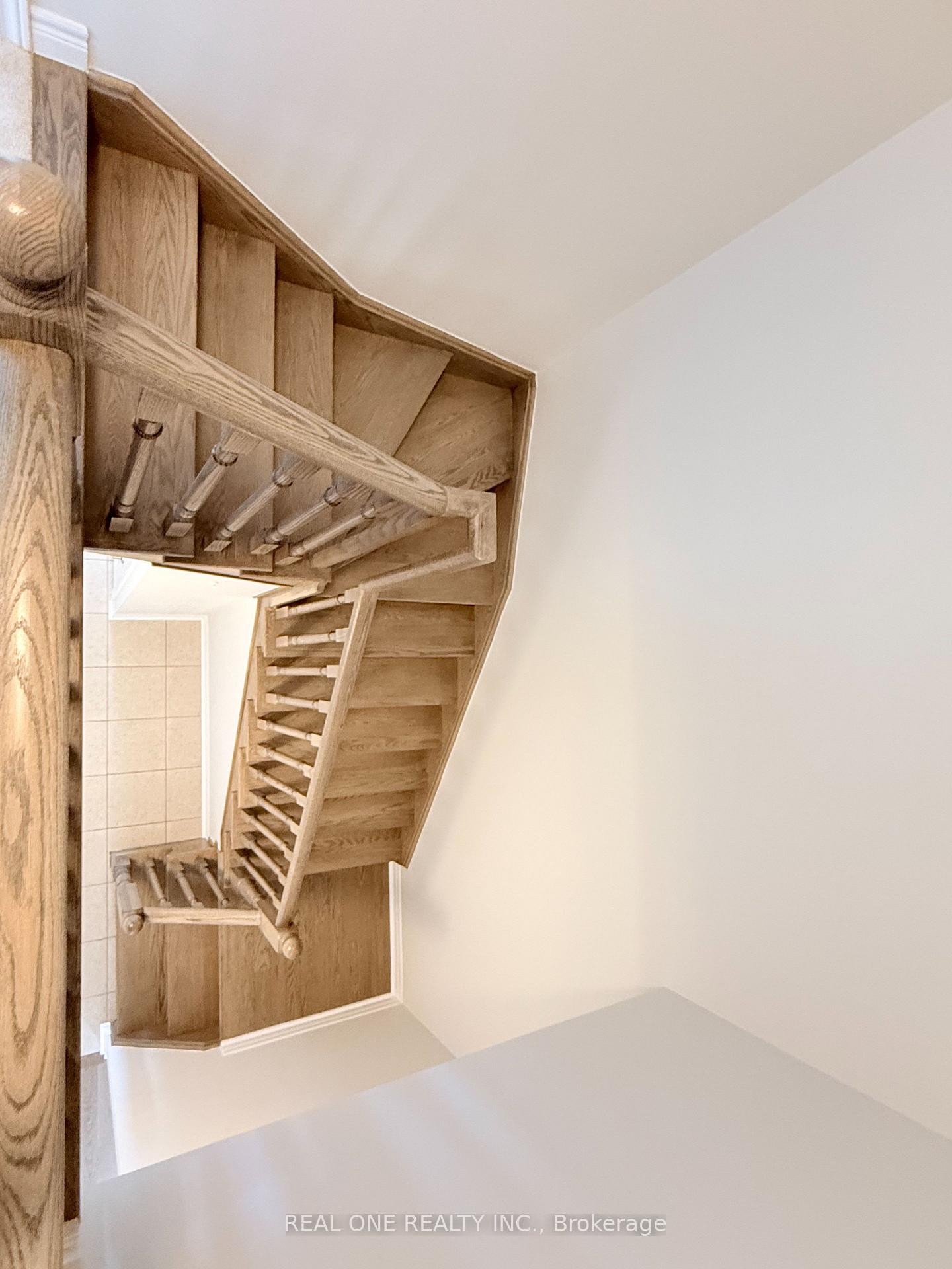 Photo 13 of 26 Yarl Drive, Markham, Middlefield — HOMEH