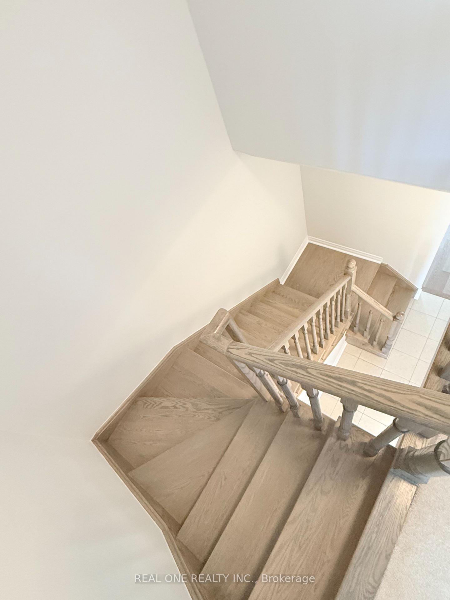 Photo 14 of 26 Yarl Drive, Markham, Middlefield — HOMEH