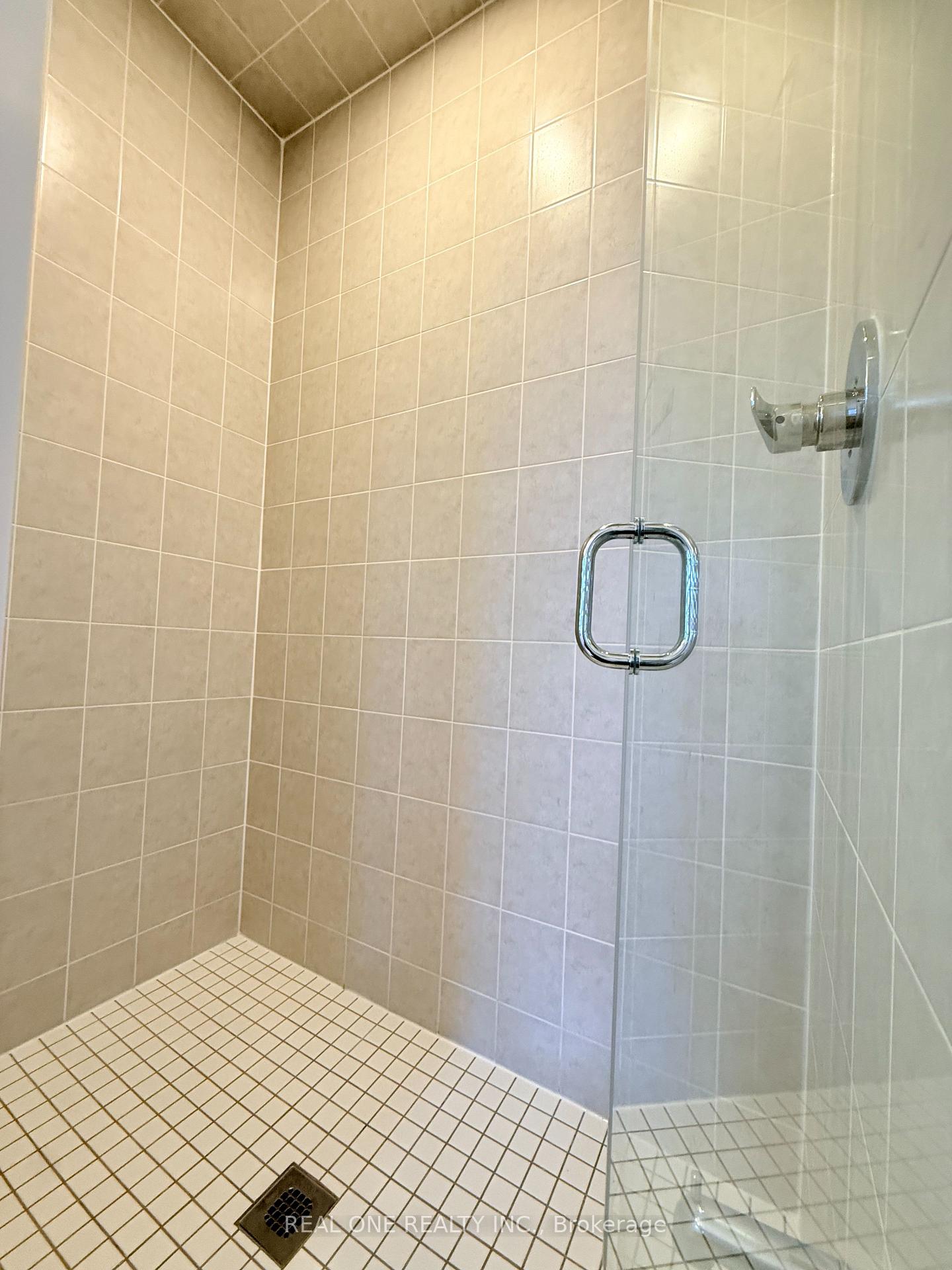 Photo 18 of 26 Yarl Drive, Markham, Middlefield — HOMEH
