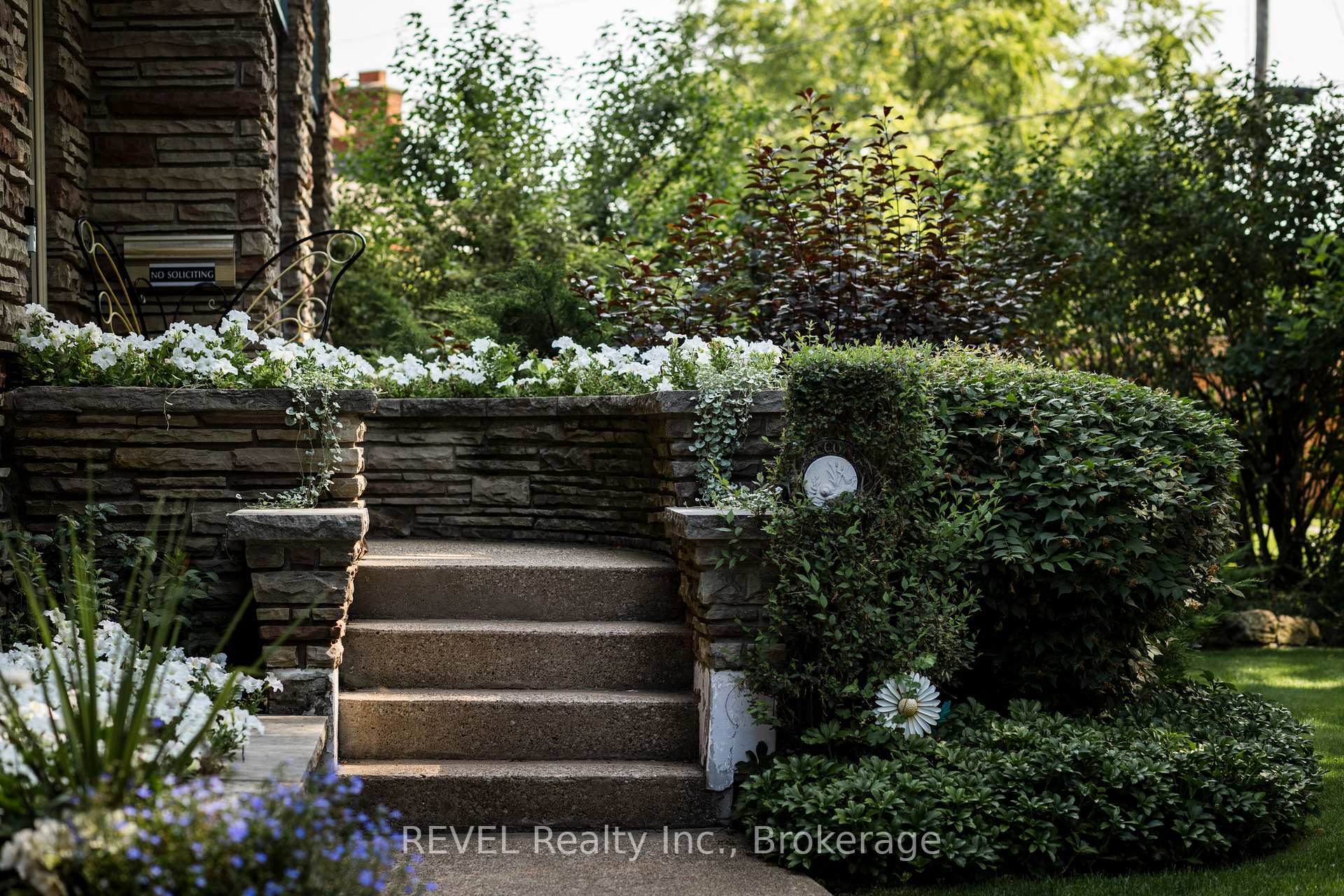 Photo 4 of 7 Glenayr Place, St. Catharines, Glendale/Glenridge — HOMEH
