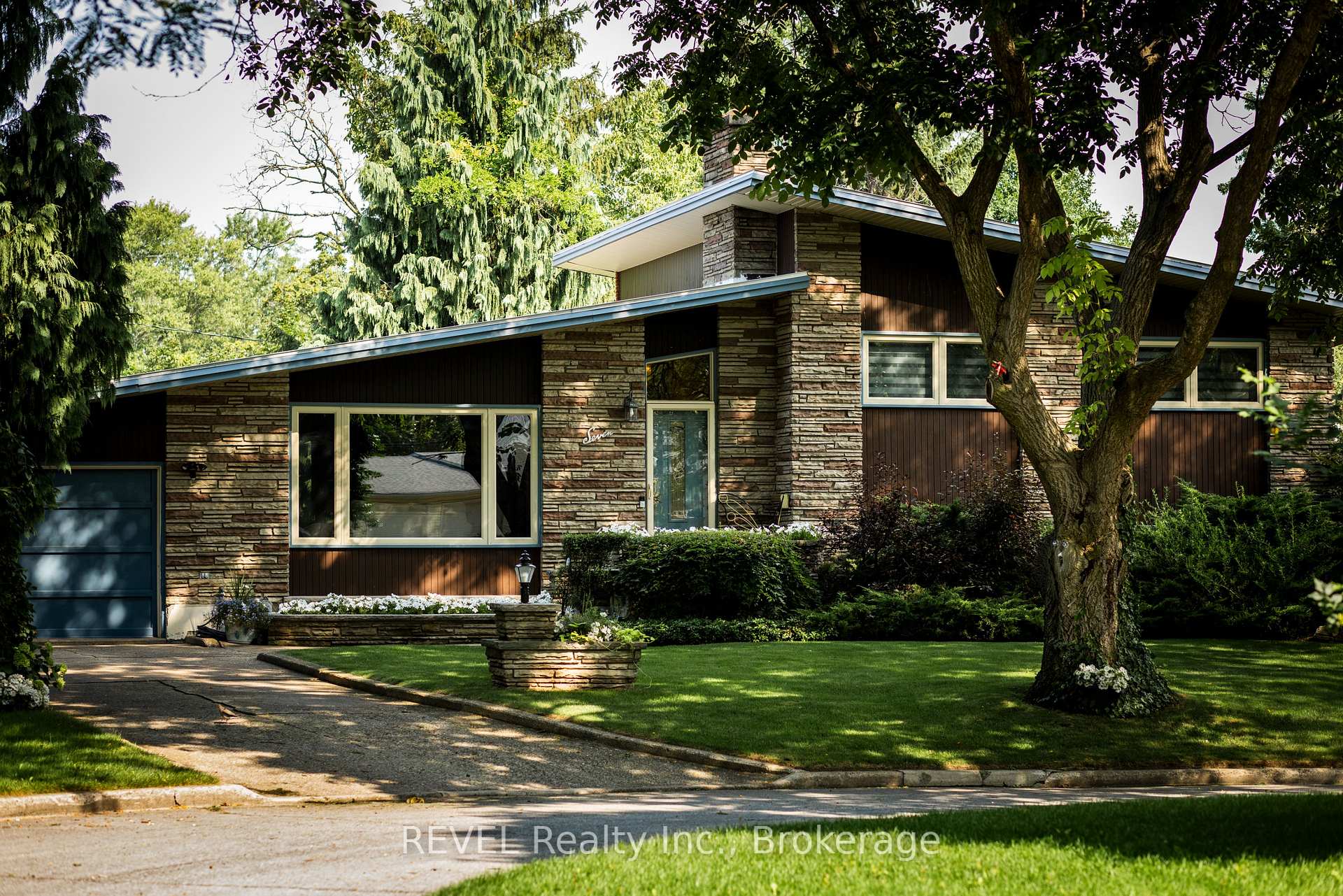Photo 6 of 7 Glenayr Place, St. Catharines, Glendale/Glenridge — HOMEH