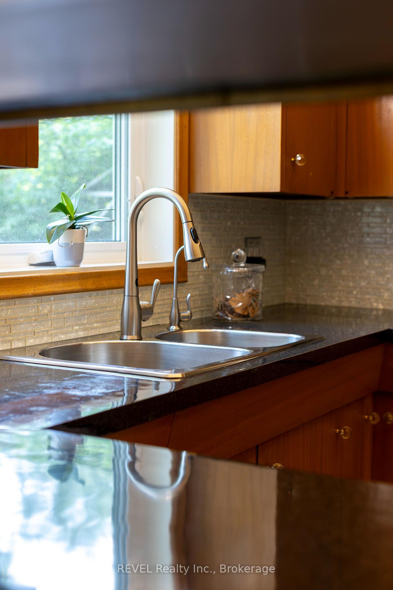 Photo 18 of 7 Glenayr Place, St. Catharines, Glendale/Glenridge — HOMEH