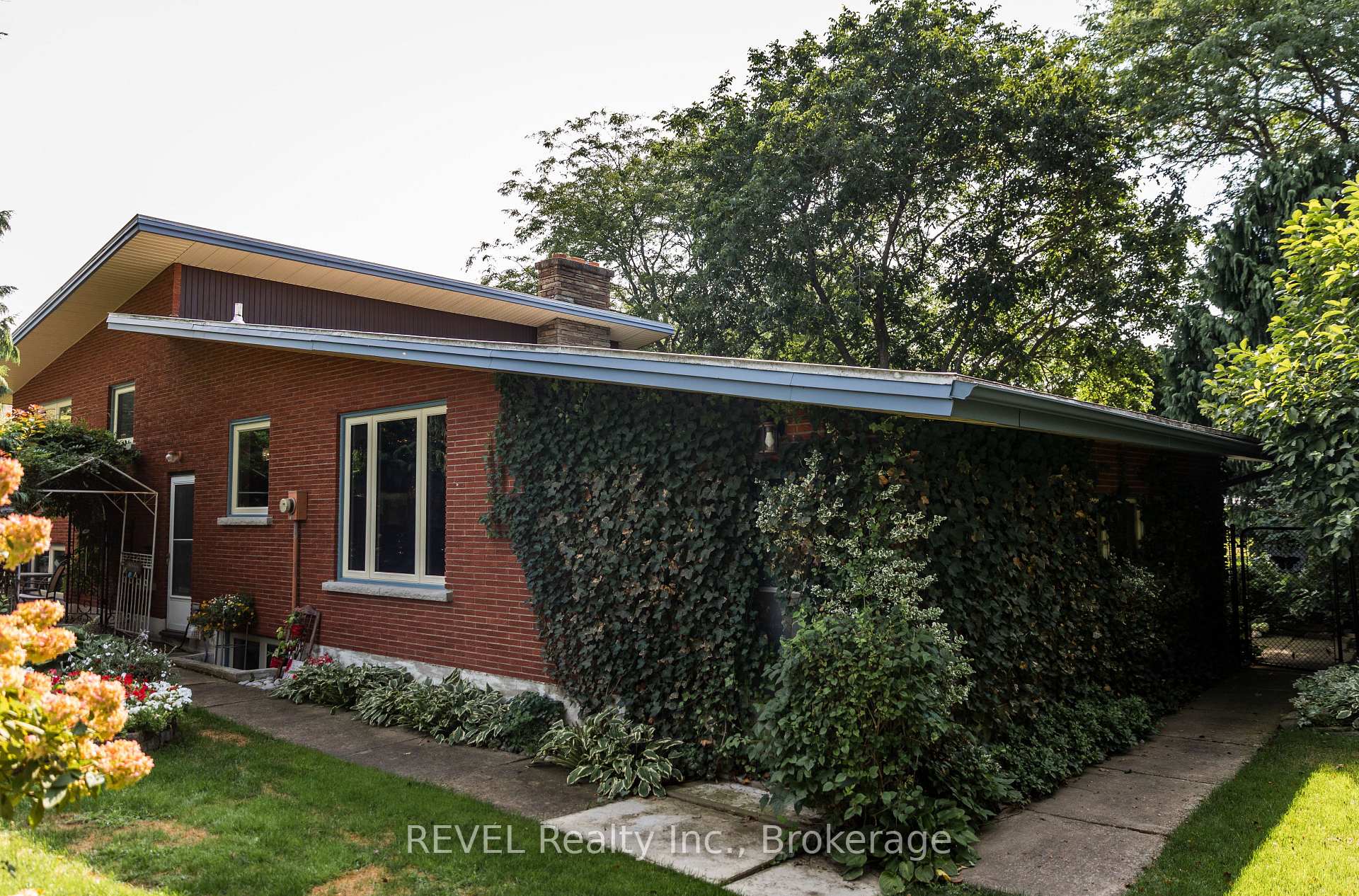 Photo 43 of 7 Glenayr Place, St. Catharines, Glendale/Glenridge — HOMEH