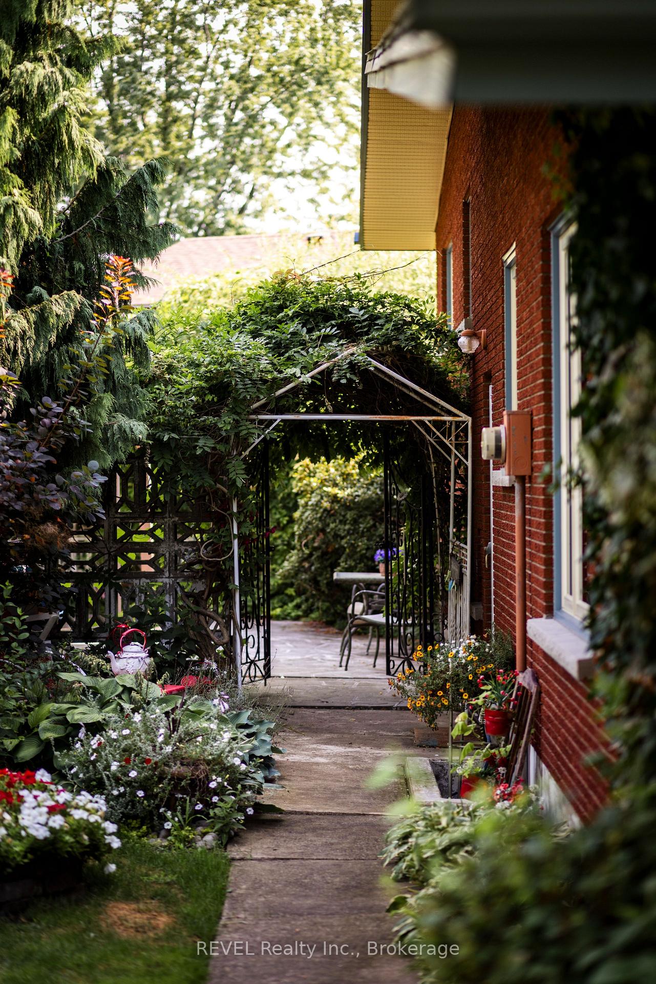 Photo 44 of 7 Glenayr Place, St. Catharines, Glendale/Glenridge — HOMEH