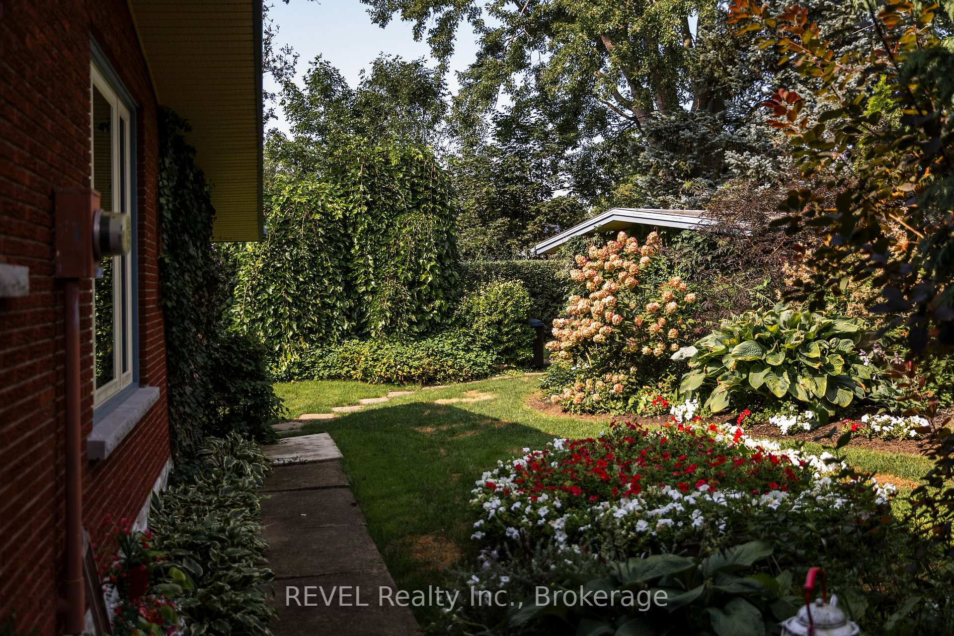 Photo 47 of 7 Glenayr Place, St. Catharines, Glendale/Glenridge — HOMEH