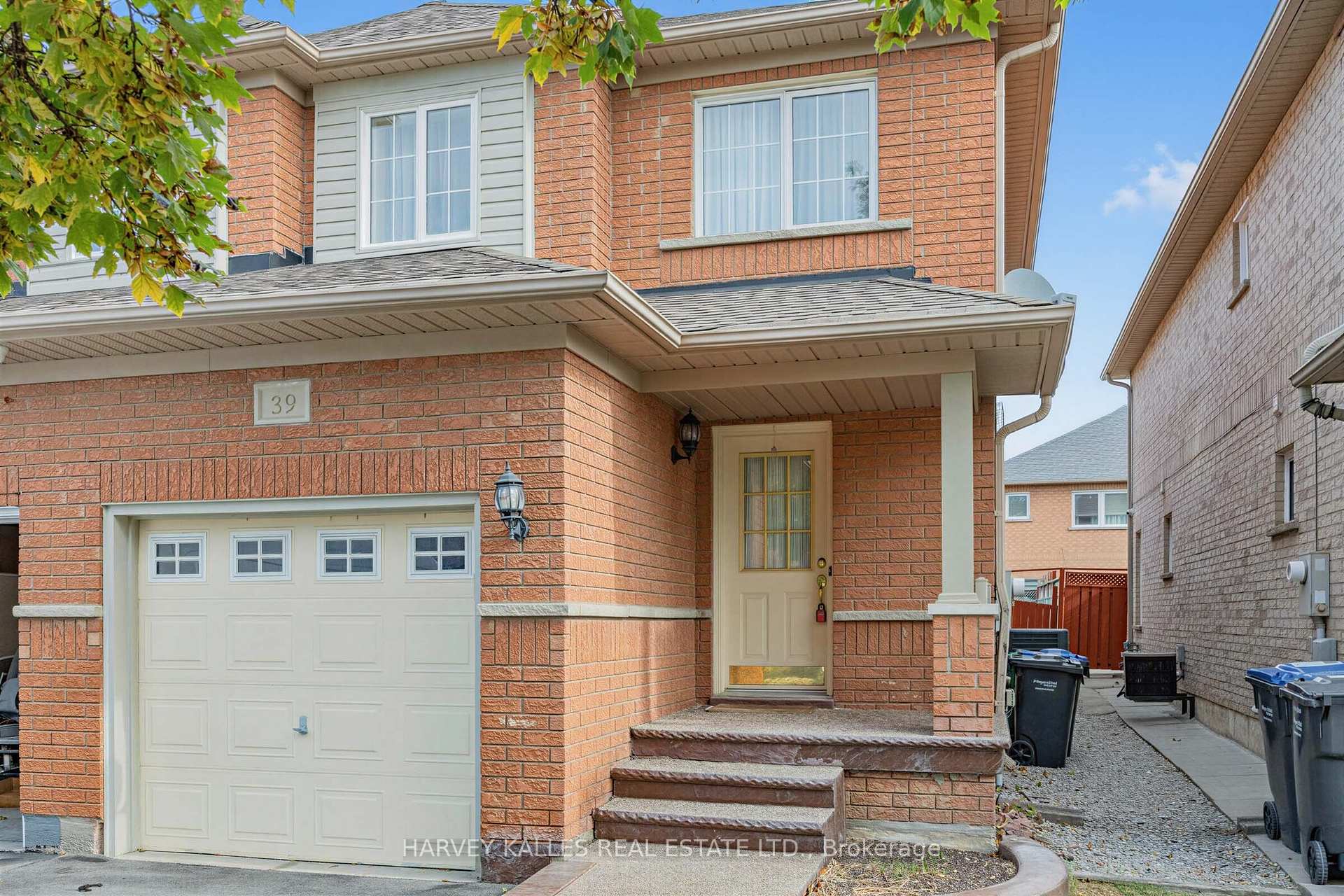 Photo of 39 Ridgefield Court